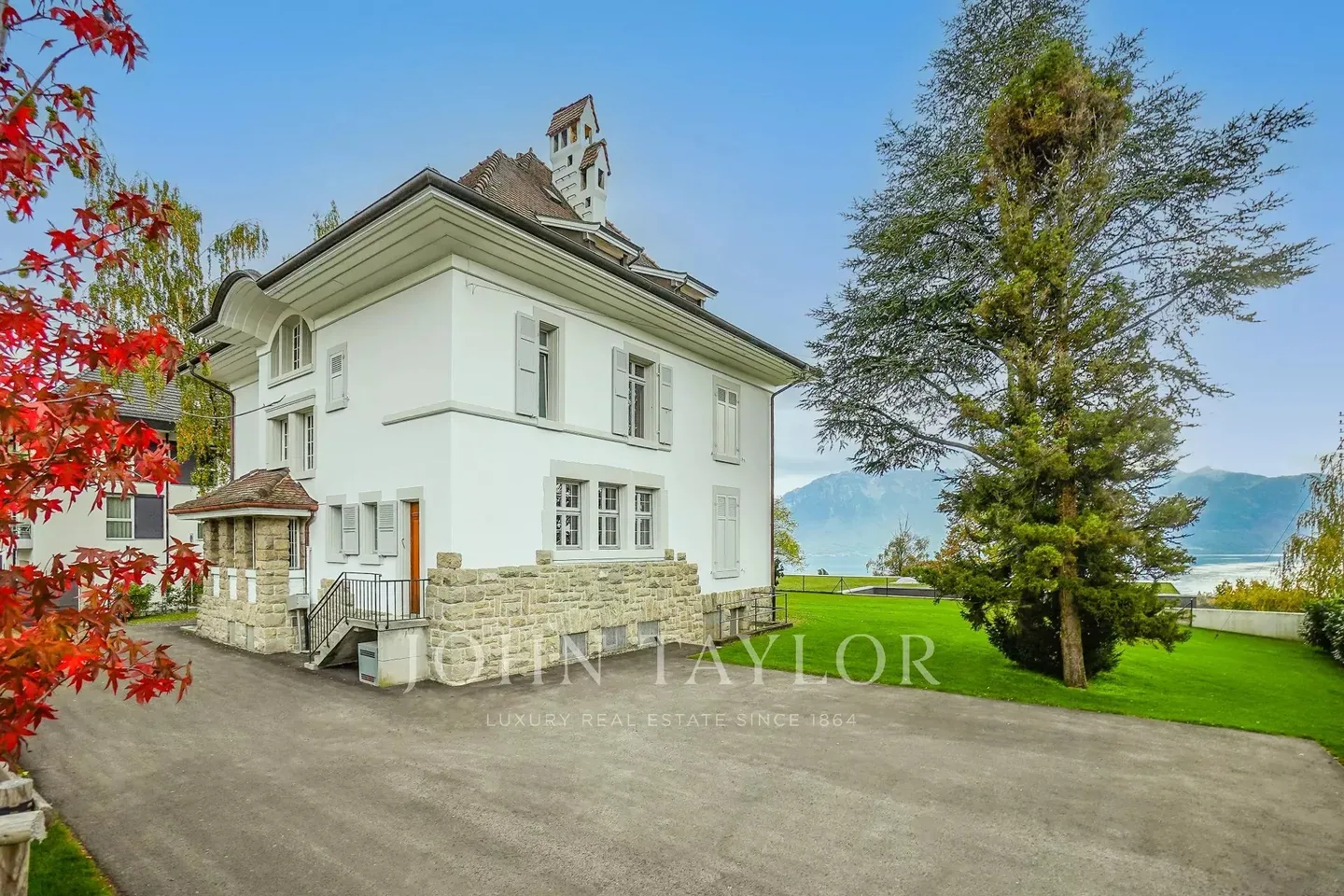 Herrenhaus mit spektakulärem Seeblick - Foto 9 von 20