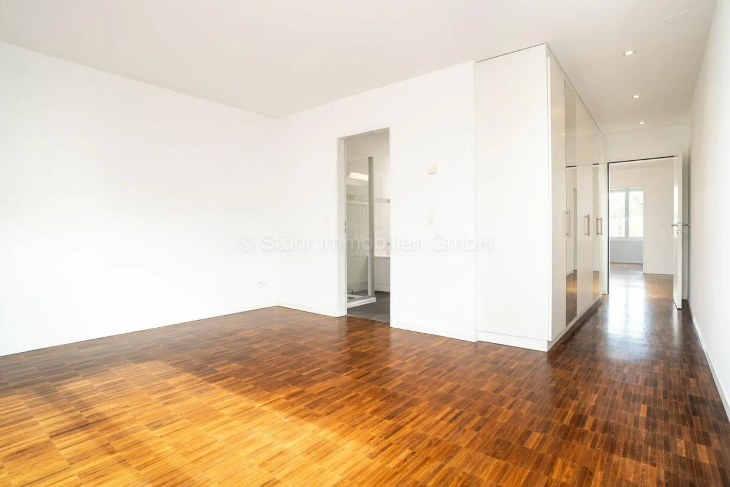 Maison de ville spacieuse de 5,5 pièces avec annexe supplémentaire - Photo 11 sur 24
