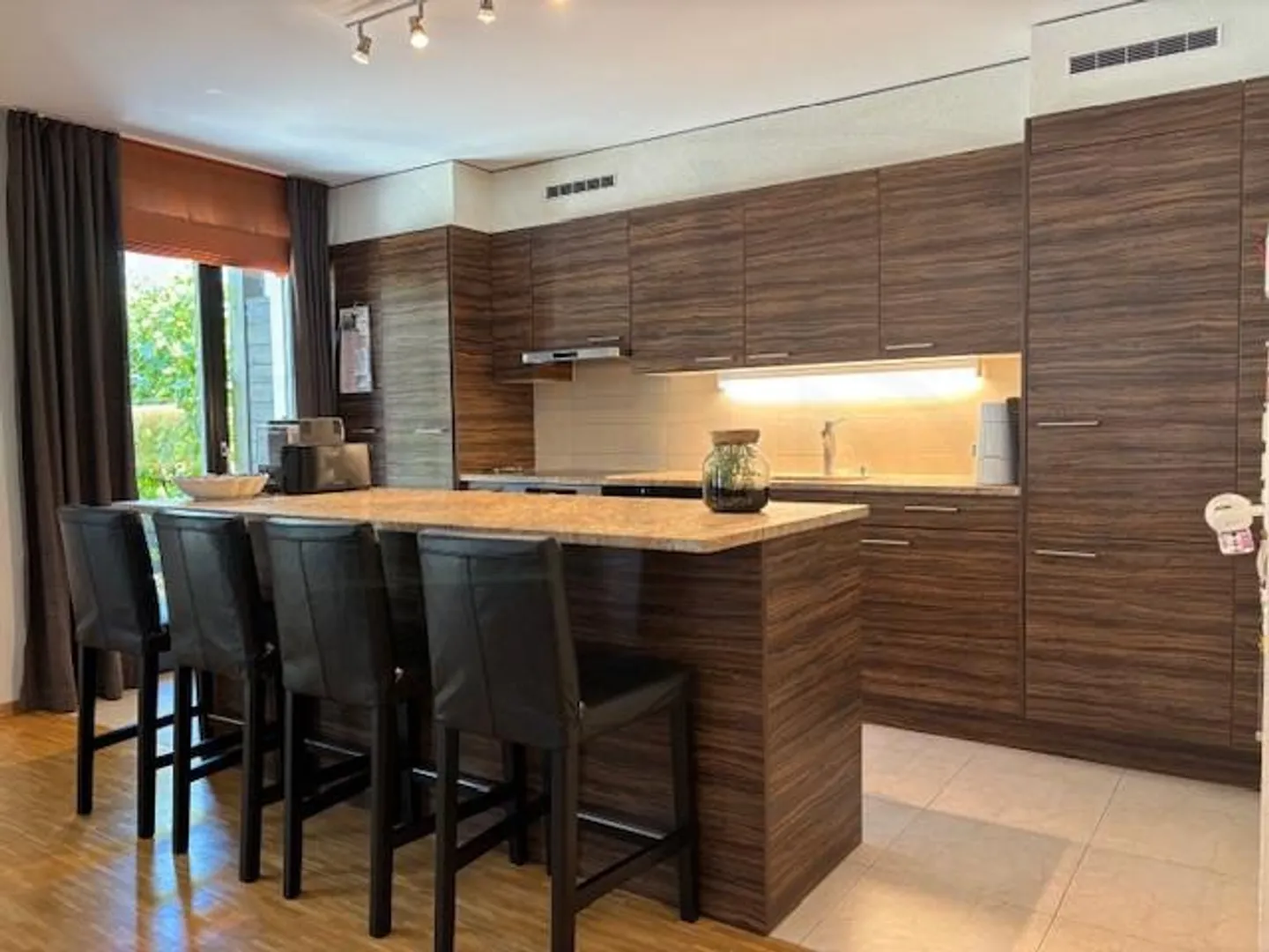 EXCLUSIVITÉ - APPARTEMENT DE 5 PIECES AVEC JARDIN - Photo 5 sur 13