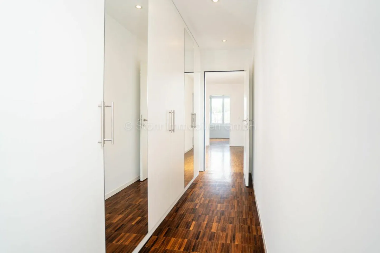 Maison de ville spacieuse de 5,5 pièces avec annexe supplémentaire - Photo 15 sur 24