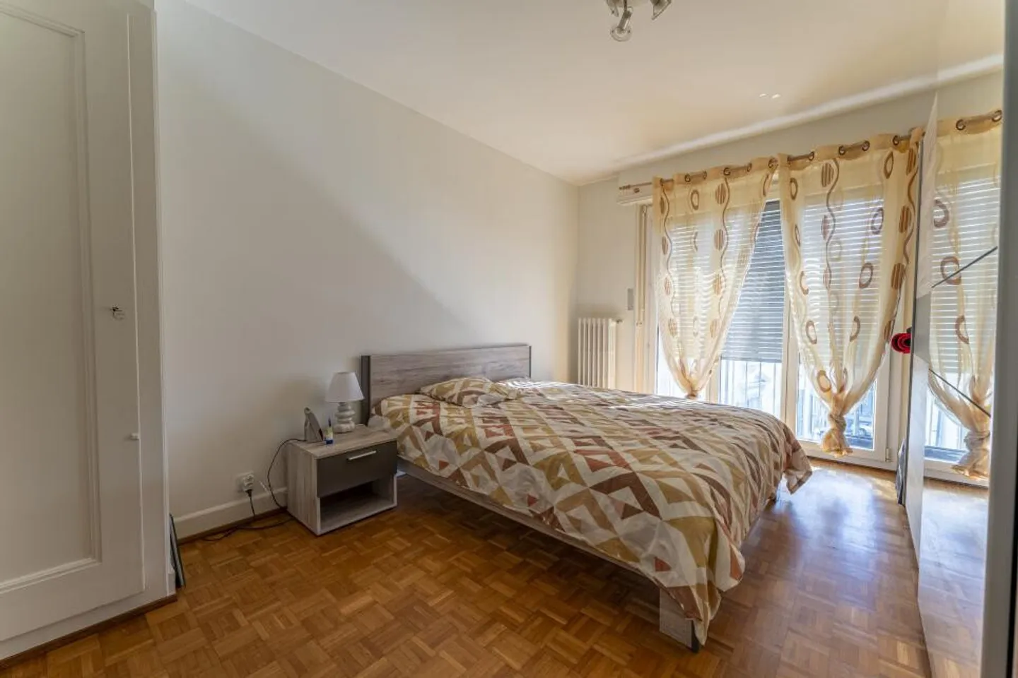 EMPLACEMENT RARE, À DEUX PAS DU CENTRE-VILLE ! - Photo 3 sur 5