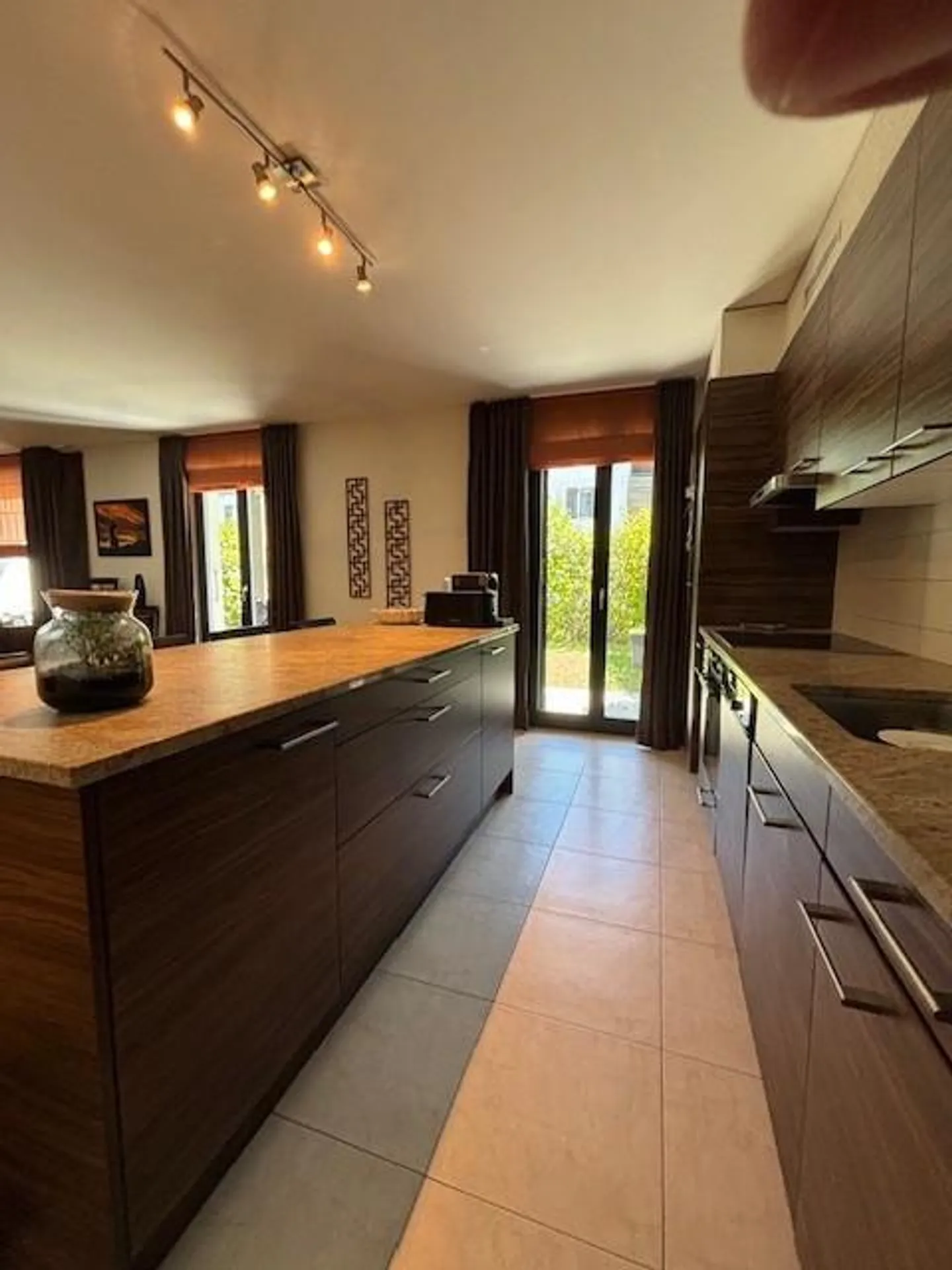 EXCLUSIVITÉ - APPARTEMENT DE 5 PIECES AVEC JARDIN - Photo 6 sur 13