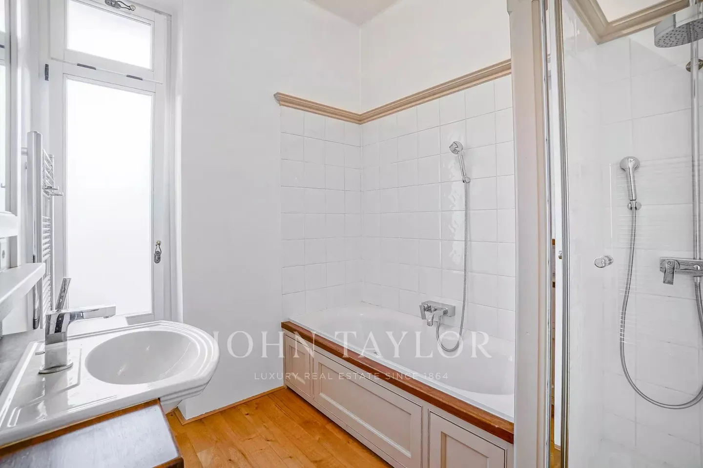 Herrenhaus mit spektakulärem Seeblick - Foto 11 von 20