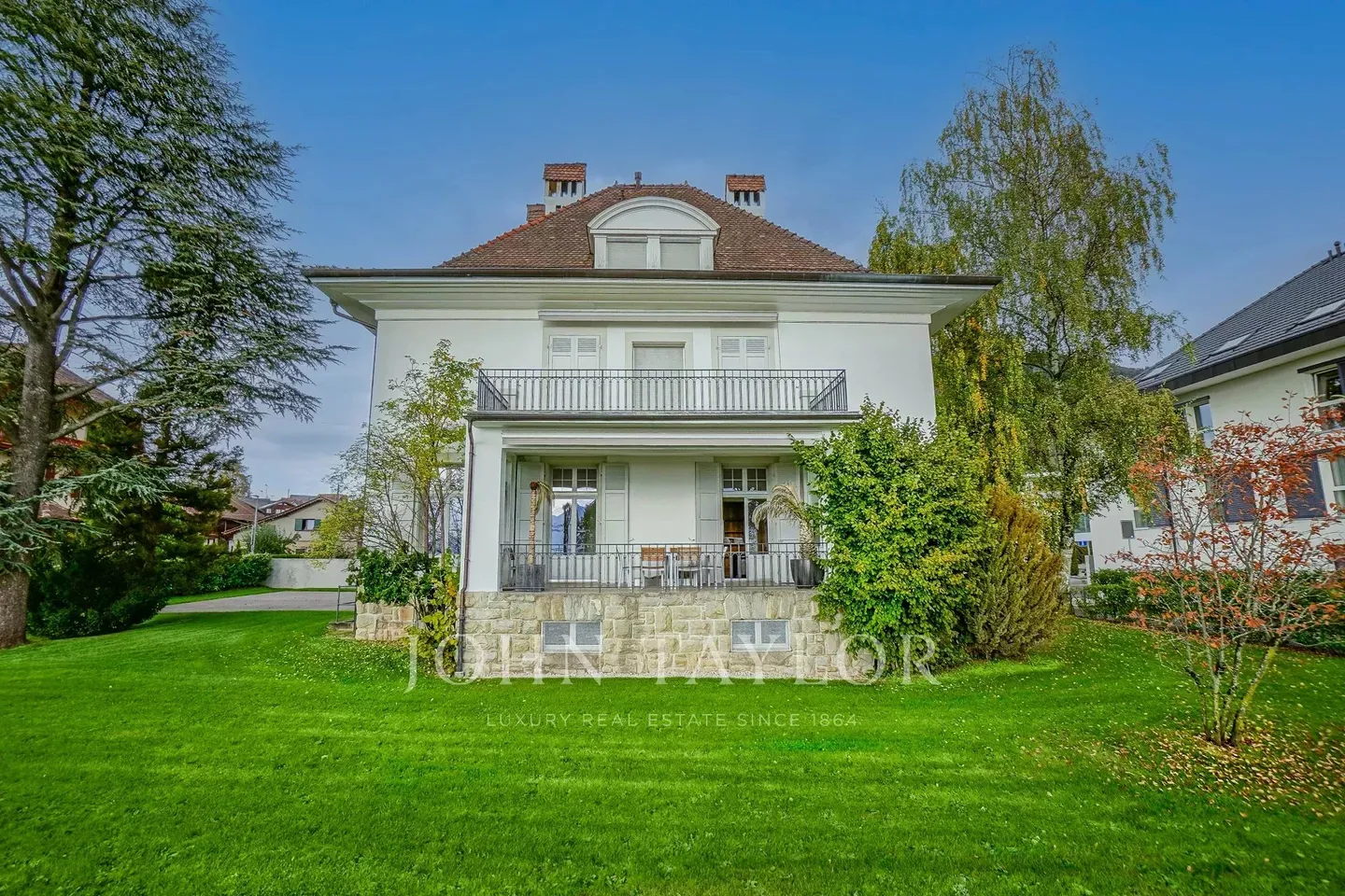 Herrenhaus mit spektakulärem Seeblick - Foto 8 von 20