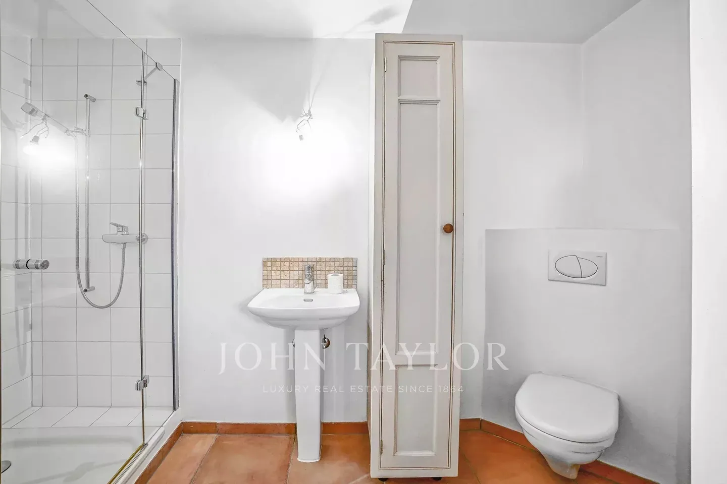 Herrenhaus mit spektakulärem Seeblick - Foto 12 von 20