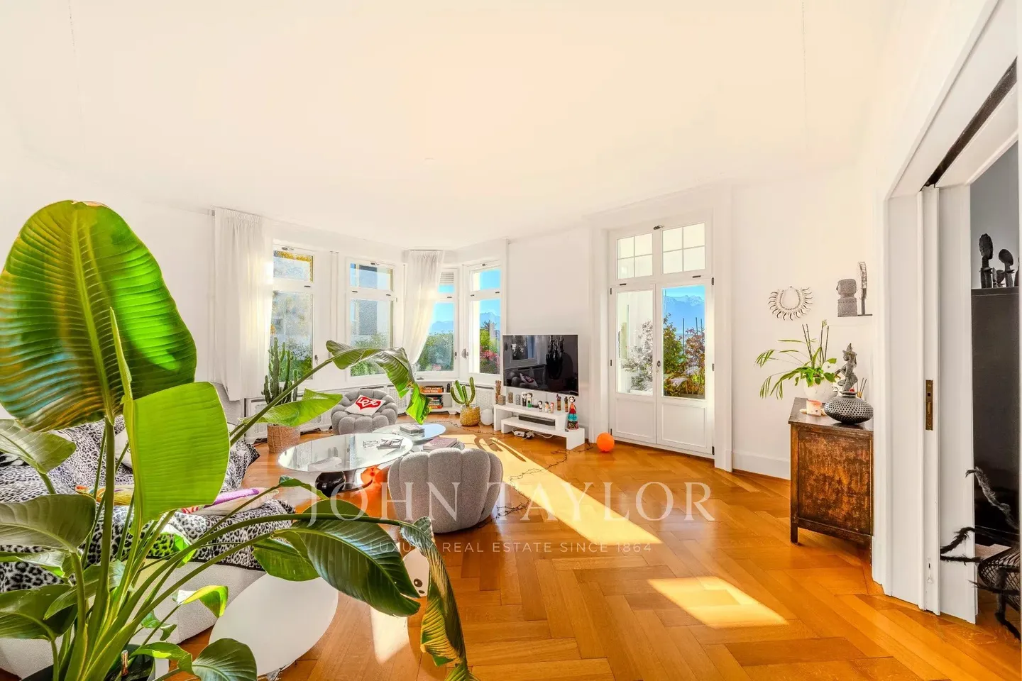 Herrenhaus mit spektakulärem Seeblick - Foto 14 von 20