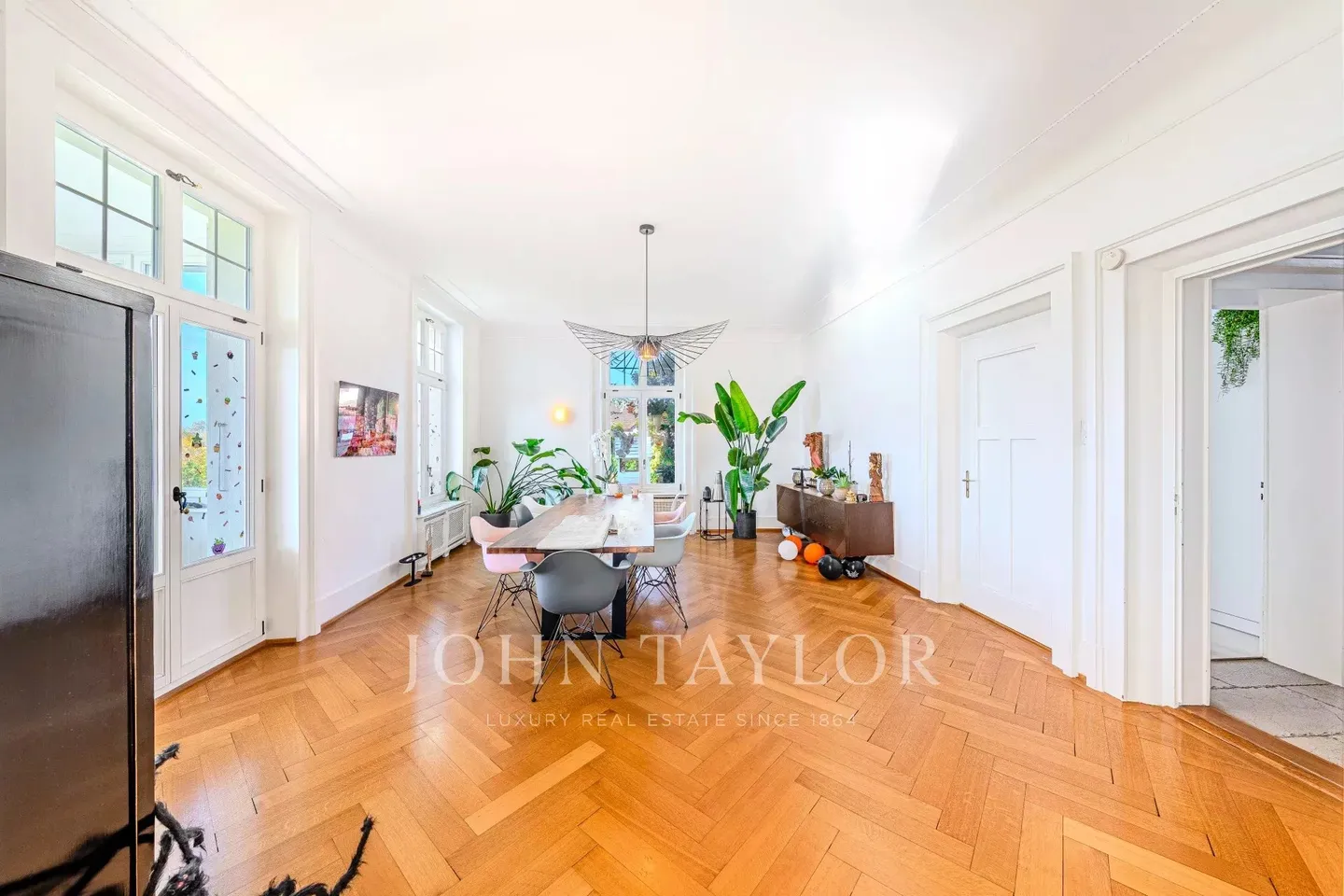 Herrenhaus mit spektakulärem Seeblick - Foto 15 von 20