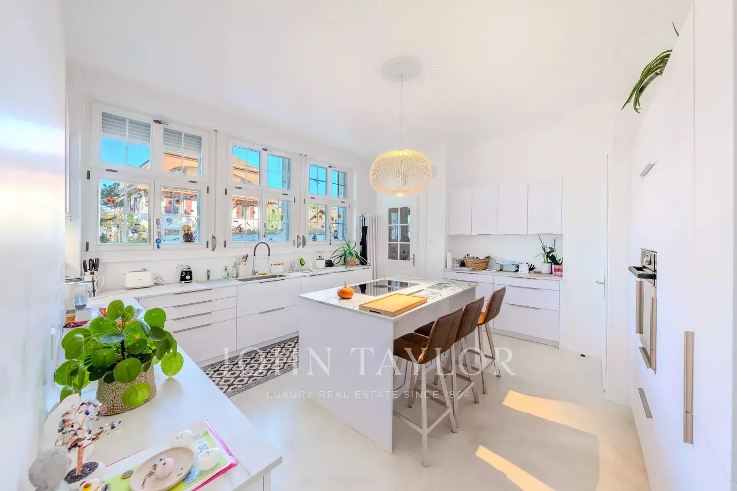 Herrenhaus mit spektakulärem Seeblick - Foto 16 von 20