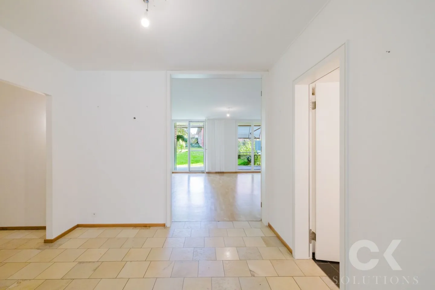 Ampio appartamento con giardino di 5 stanze a Oberwil - Vivere con stile, spazio e natura - Foto 3 di 17