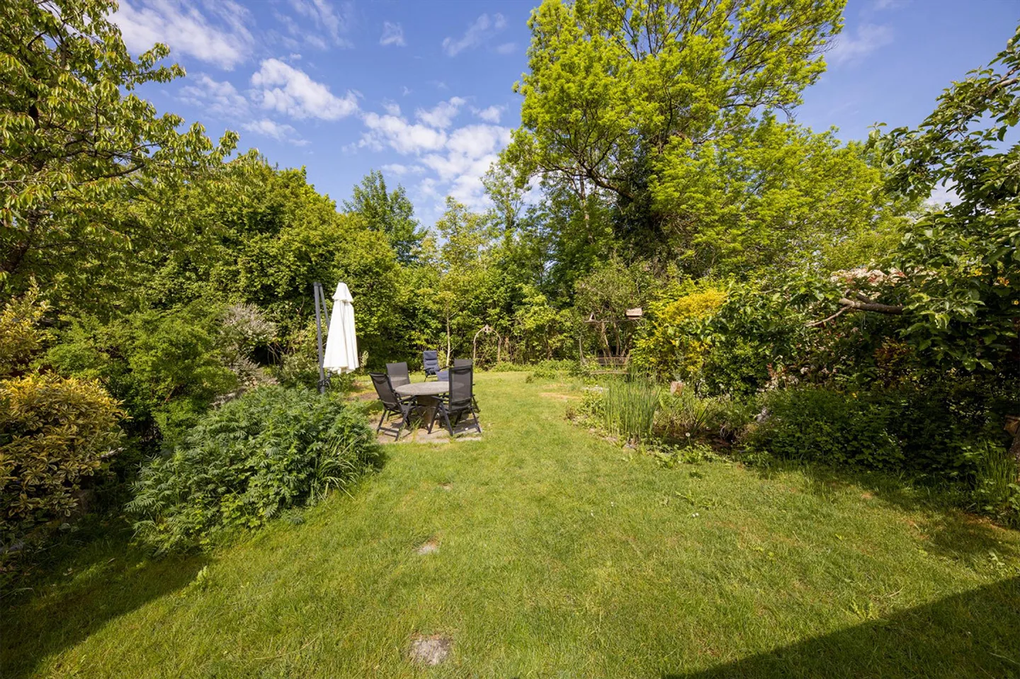 Living in the Green: 5 ½-Room Single-Family House with Winter Garden - Photo 2 of 14