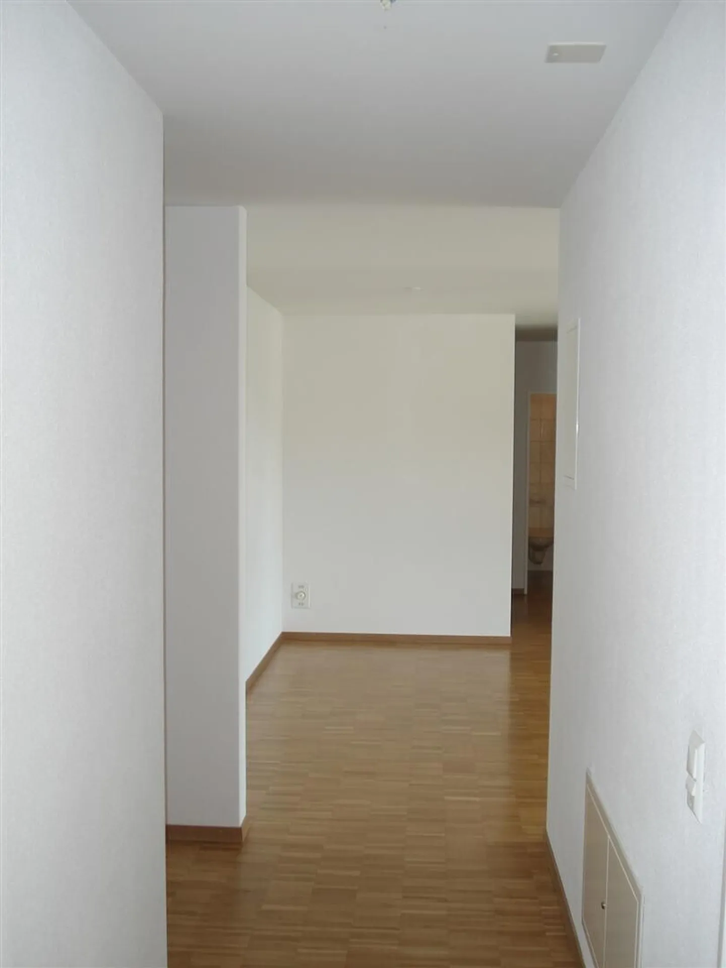 Modern, bright 3.5 room apartment with a large balcony - Photo 2 of 7