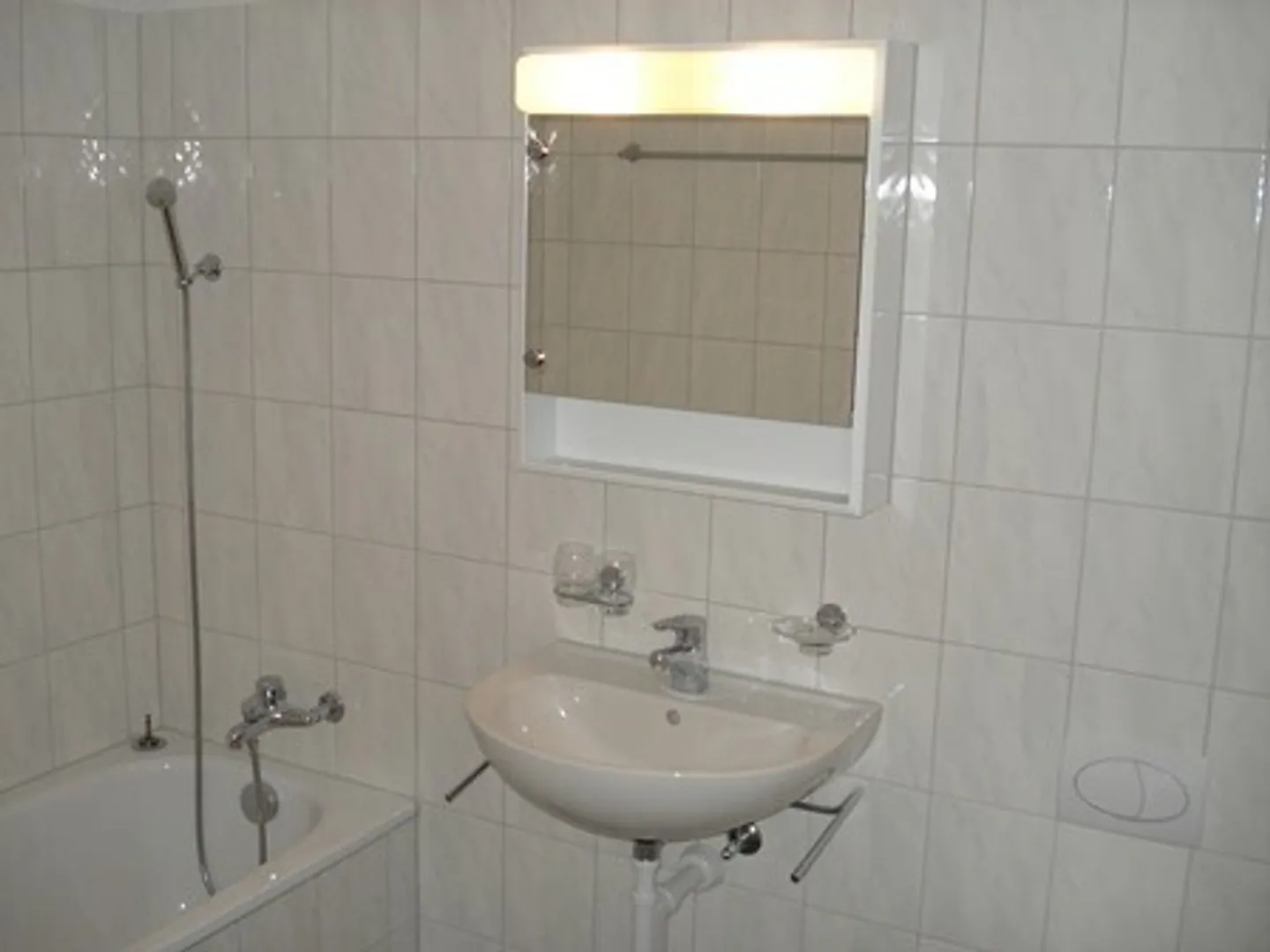 Modern, bright 3.5 room apartment with a large balcony - Photo 4 of 7