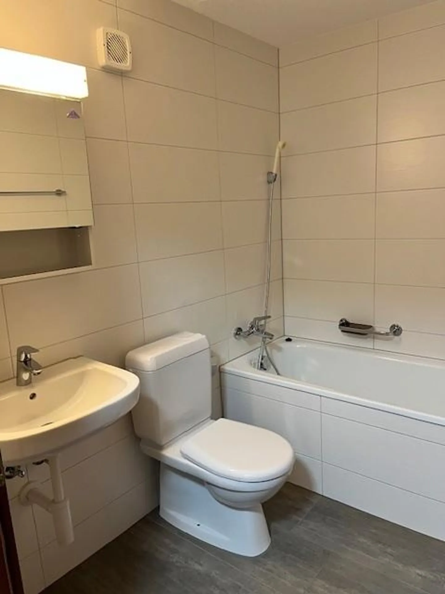 Schöne, helle 4-Zimmer-Parterrewohnung in Frutigen - Photo 9 sur 10