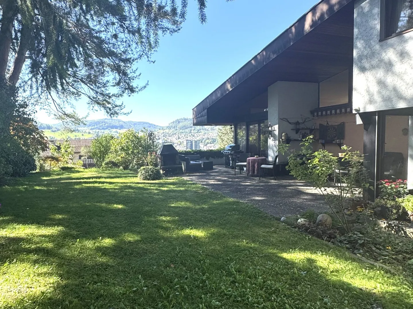 6.5-Room Single-Family House with Panoramic View and Garden Paradise - Photo 16 of 17