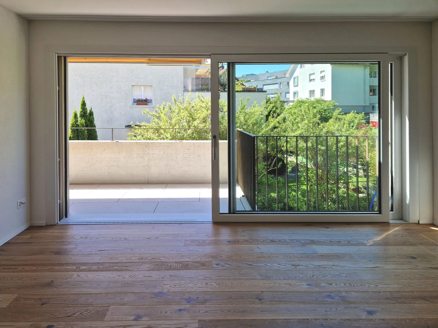 Vie urbaine, vie détendue : moderne appartement de 3,5 pièces au 1er étage - Photo 1 sur 11