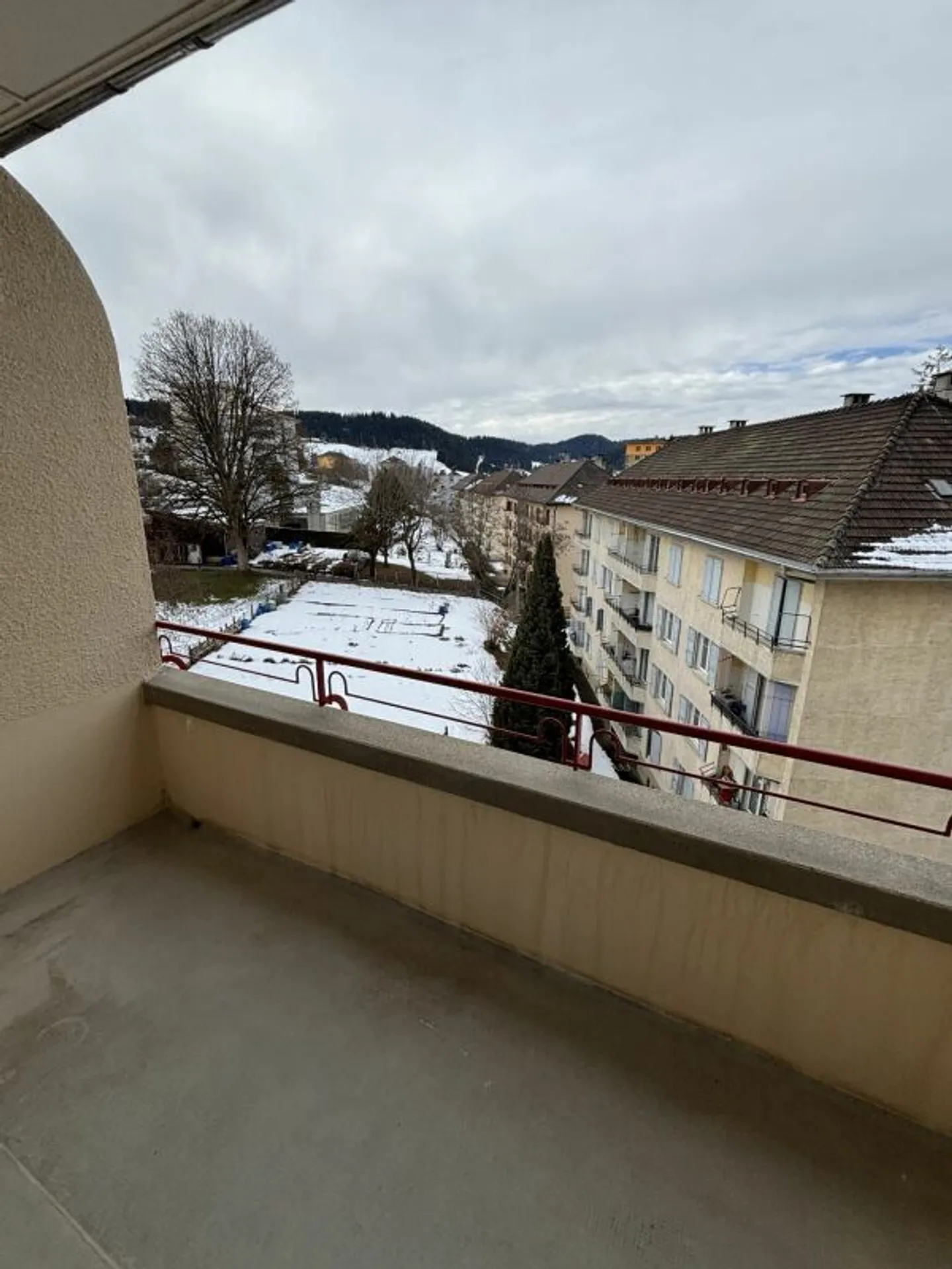 Appartamento di 3 stanze completamente ristrutturato con balcone - Foto 8 di 9