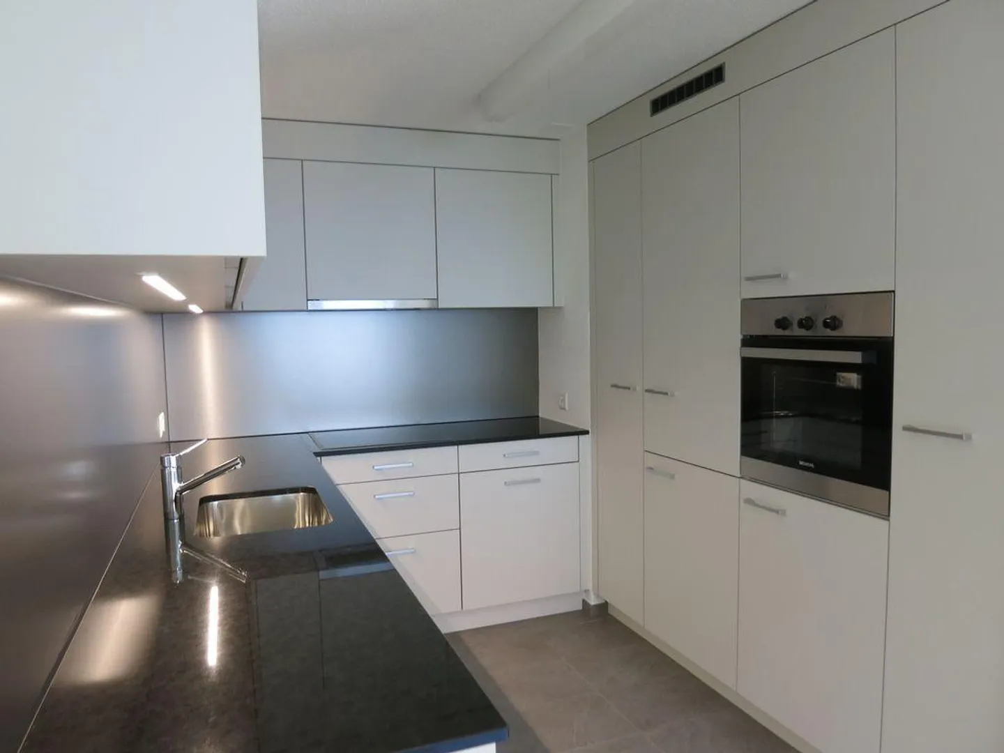 Bright 4.5-room apartment with balcony in a quiet location in Frauenfeld - Photo 2 of 13