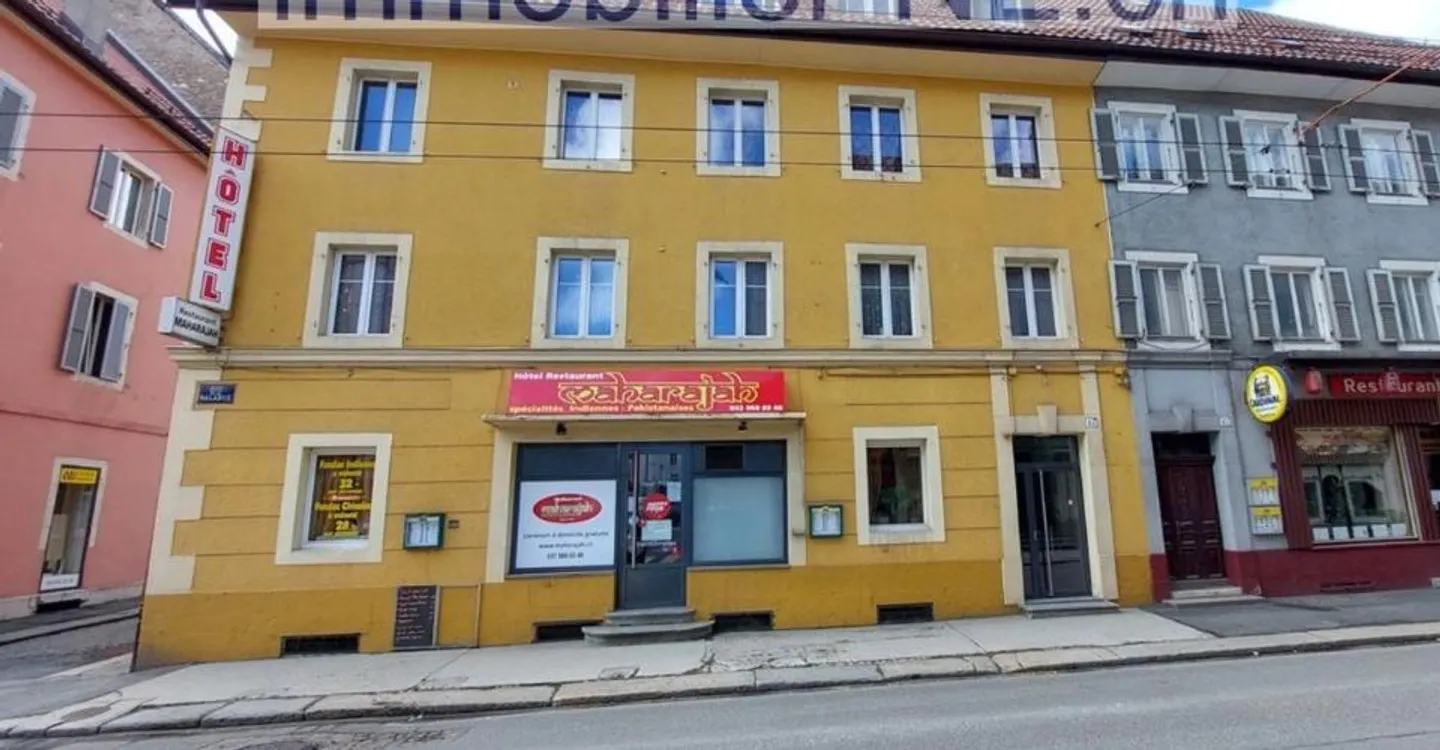 Immeuble de rendement avec un restaurant et 15 chambres - Foto 1 von 10