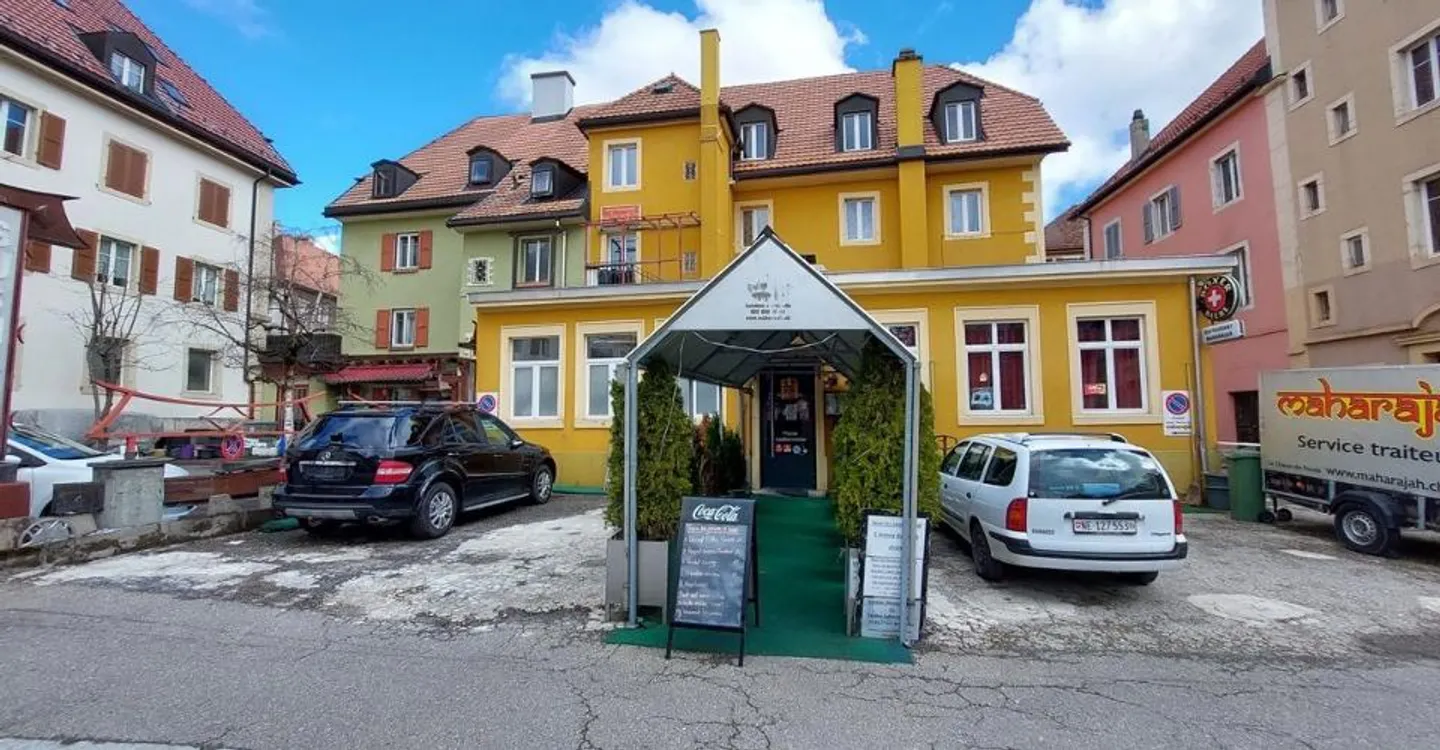 Immeuble de rendement avec un restaurant et 15 chambres - Foto 2 von 10