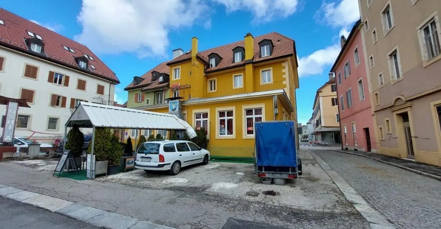 Immeuble de rendement avec un restaurant et 15 chambres - Foto 3 von 10