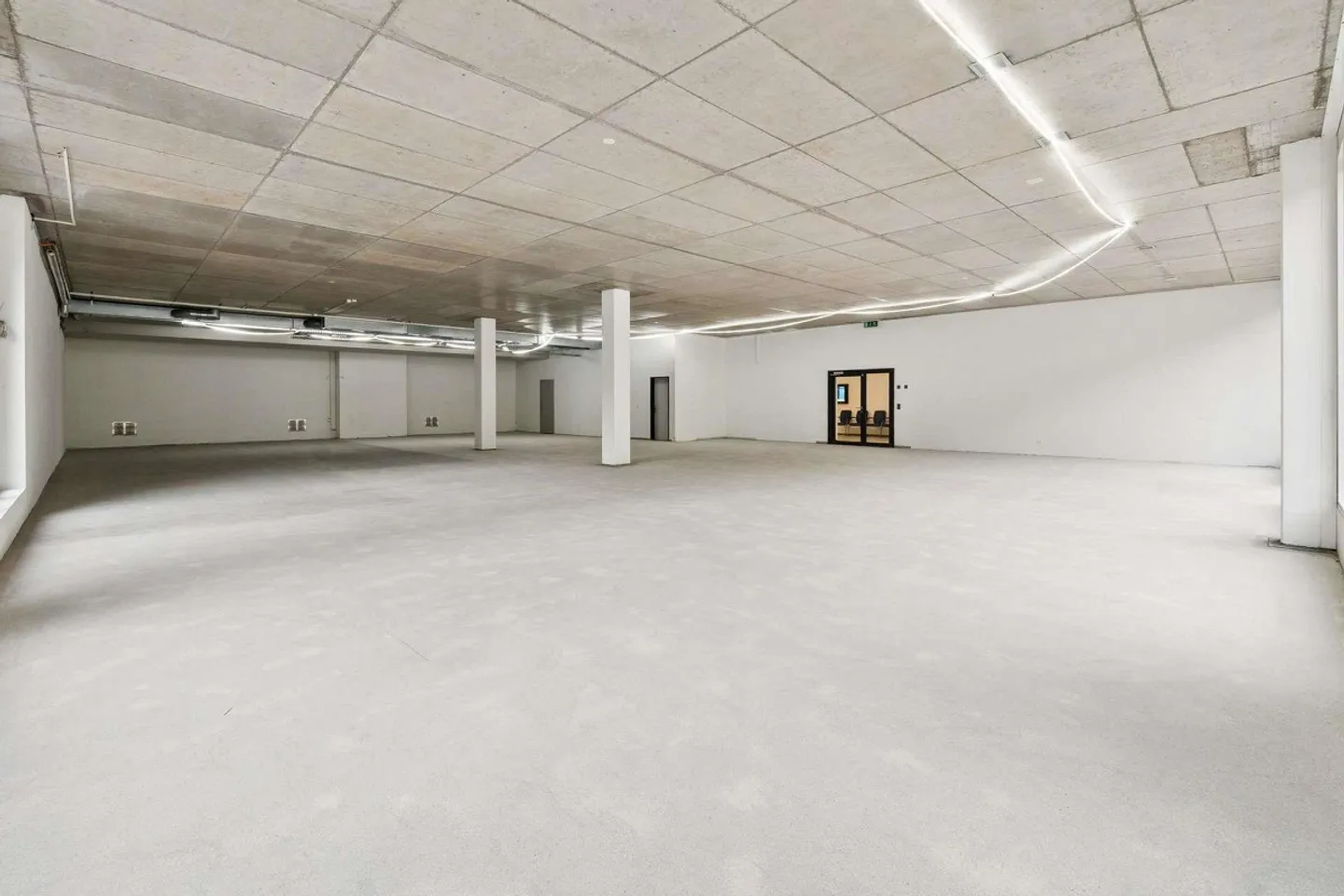 Spazio ufficio rappresentativo in una posizione frequentata - Foto 3 di 14