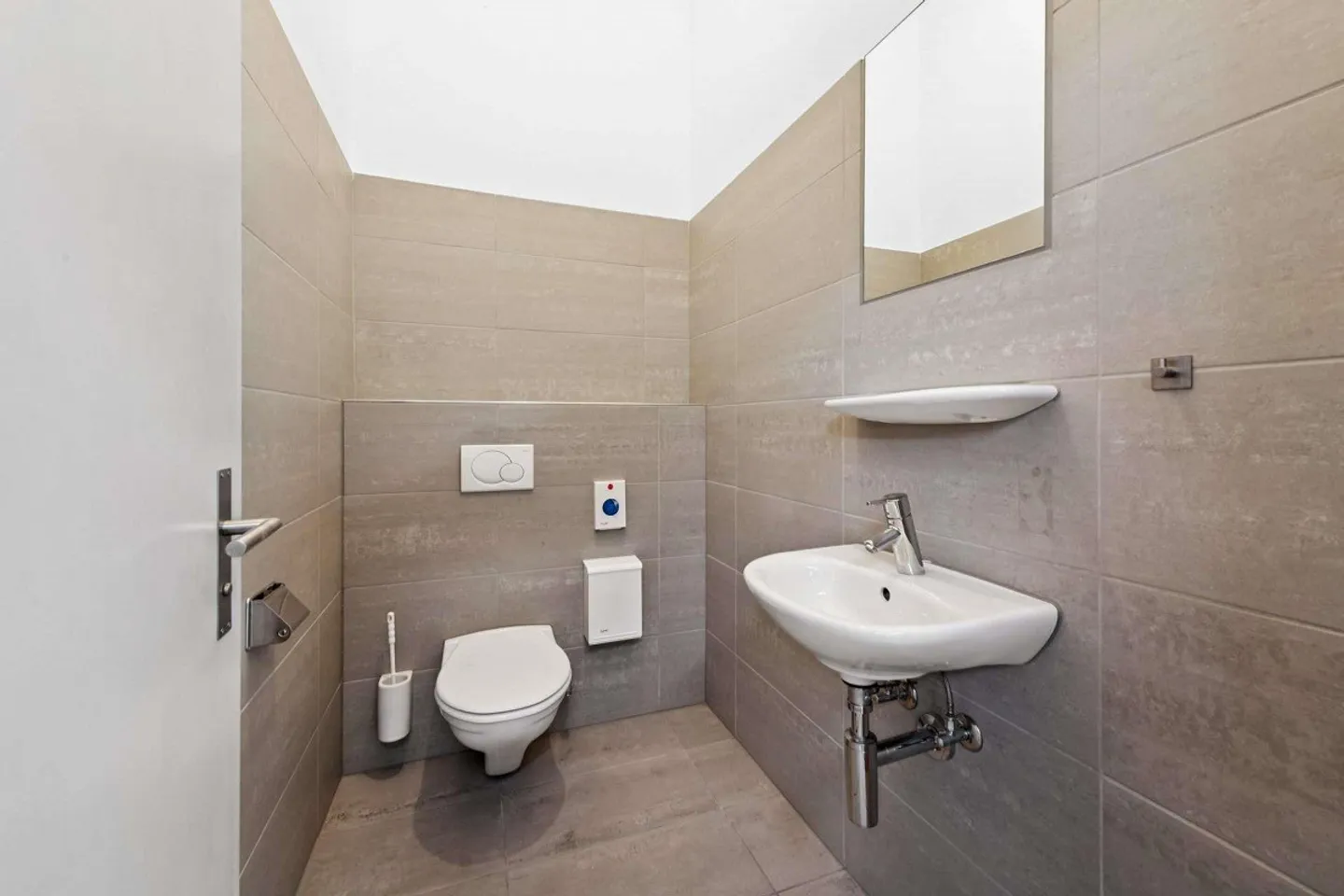 Spazio ufficio rappresentativo in una posizione frequentata - Foto 7 di 14