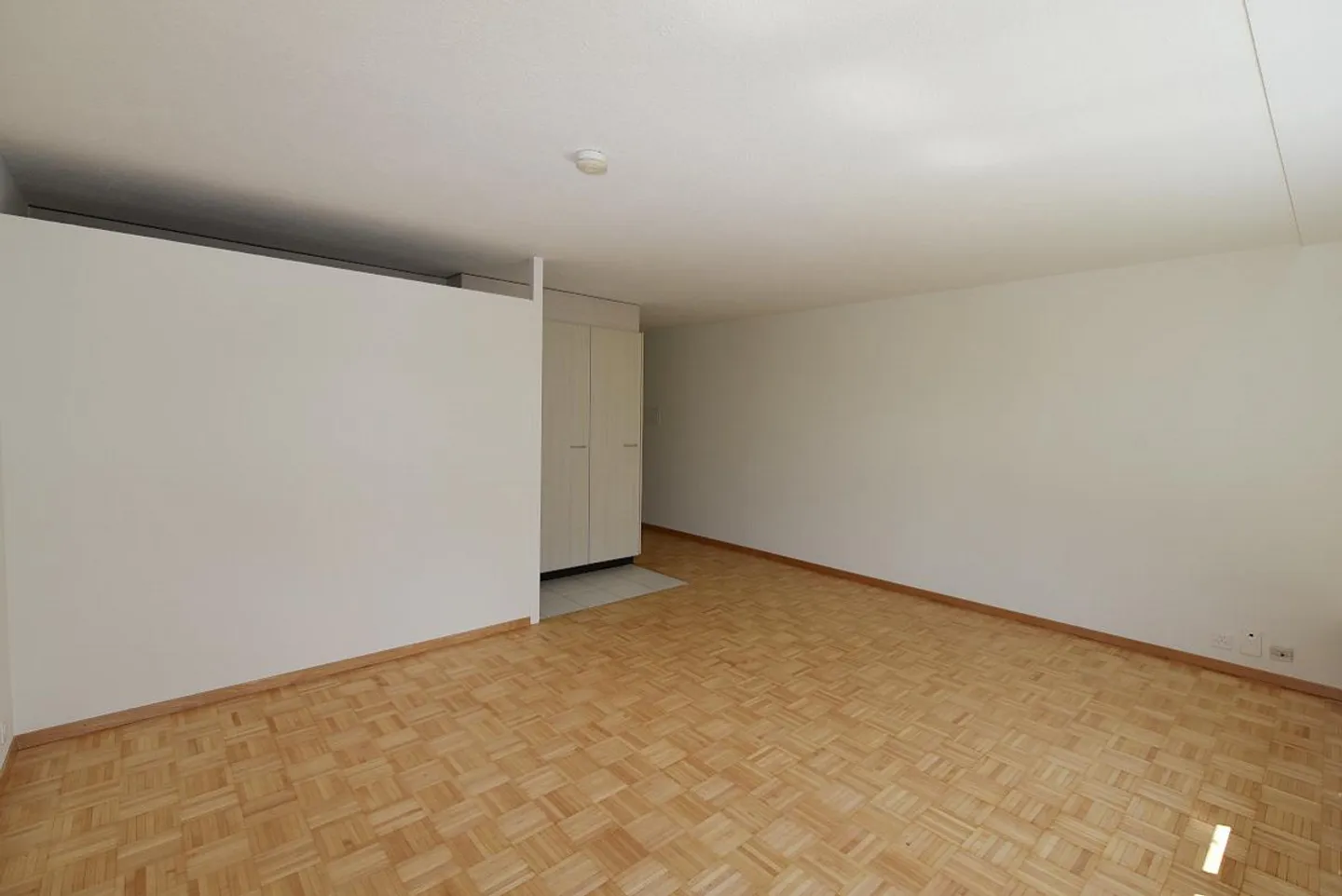 1.5 room apartment in a central location yet in the green - Photo 4 of 4