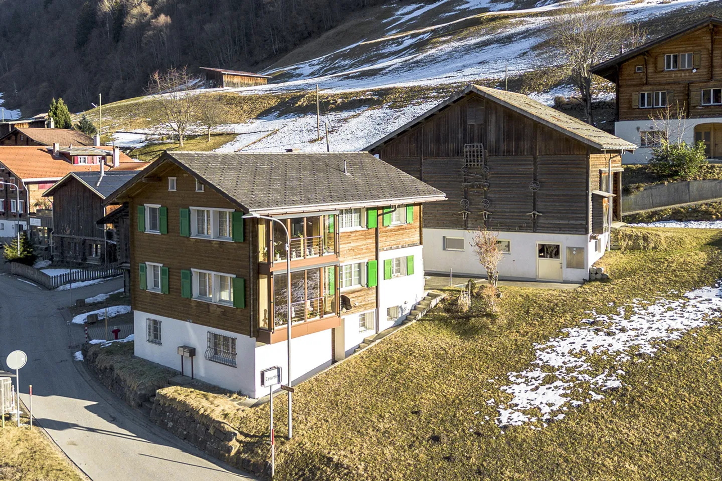 Attractive property with many usage possibilities - Photo 1 of 11