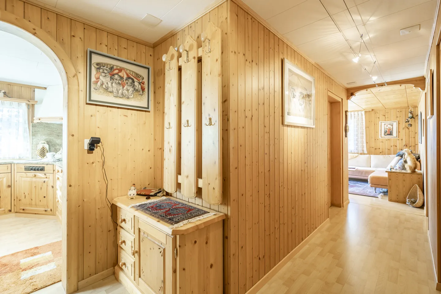 Attractive property with many usage possibilities - Photo 2 of 11