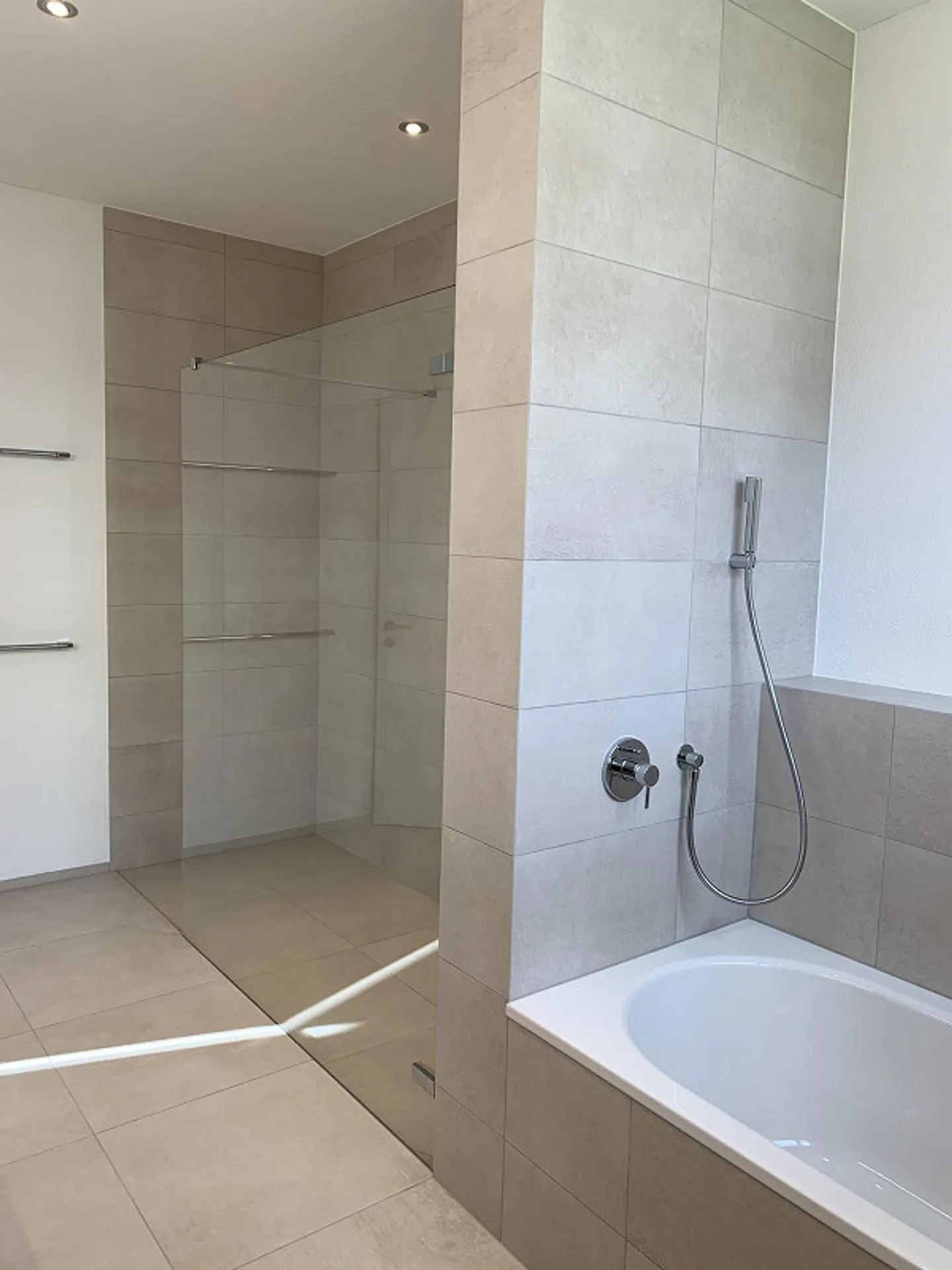 Attractive, Modern Ground Floor Apartment - Photo 6 of 8