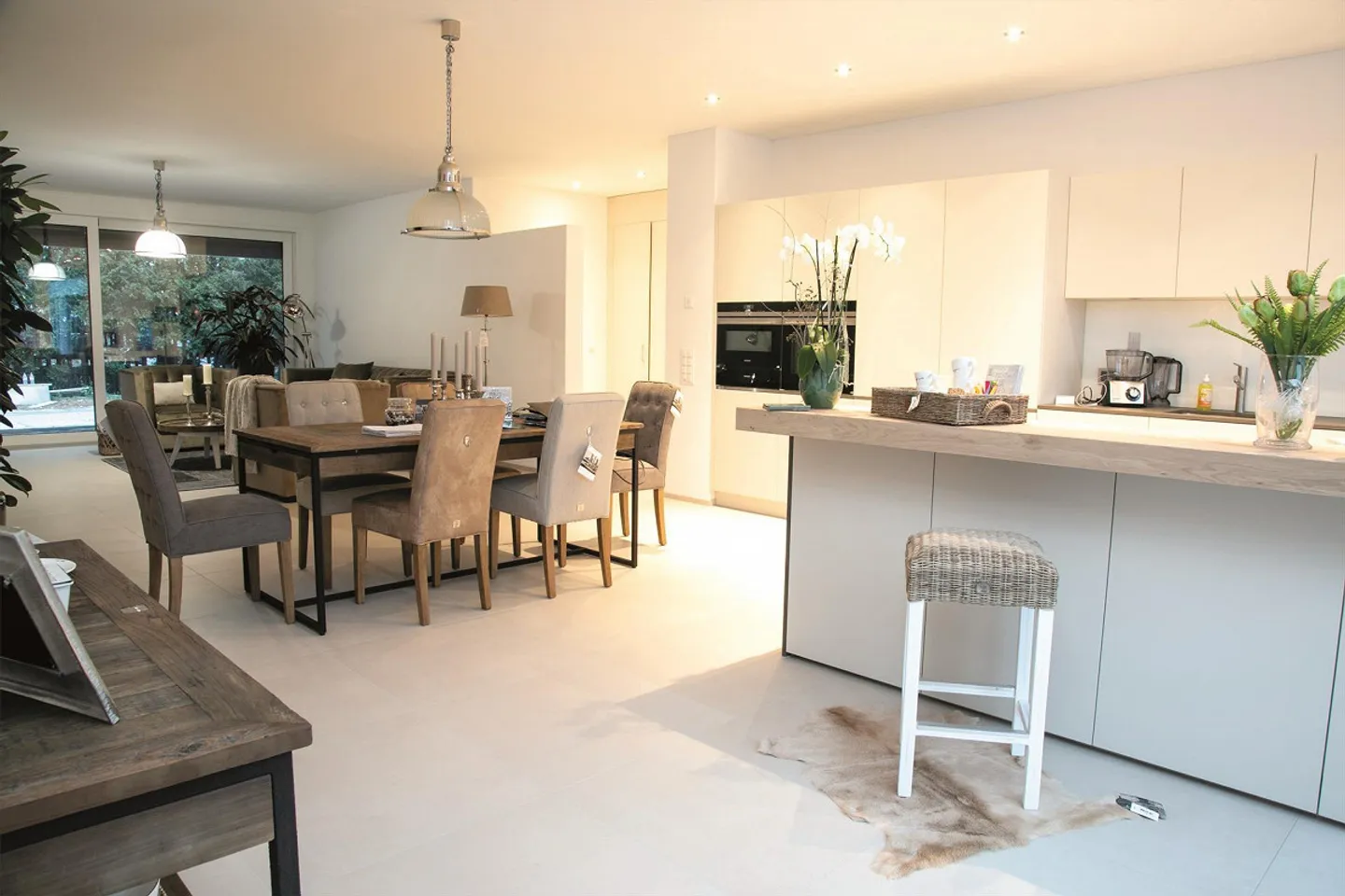 Attractive, Modern Ground Floor Apartment - Photo 1 of 8