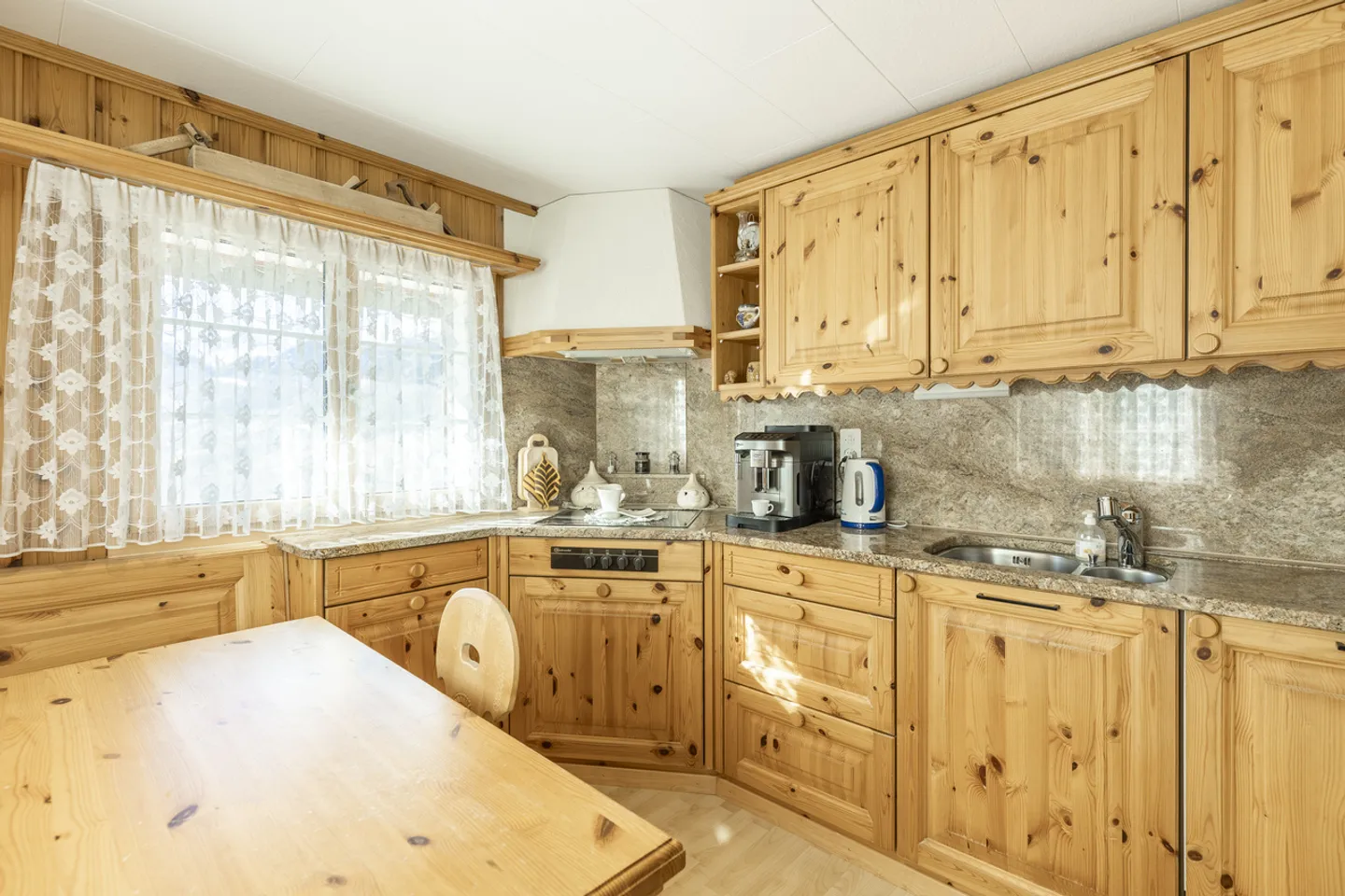 Attractive property with many usage possibilities - Photo 9 of 11