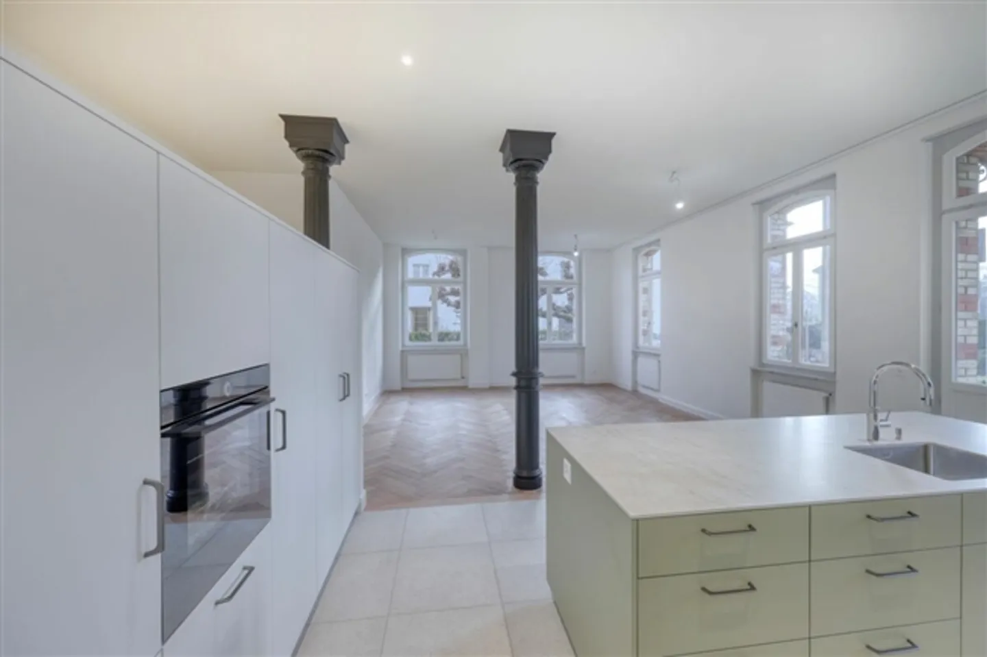 Exclusive 3.5-room garden apartment - Historical charm meets modern living luxury - Photo 3 of 10