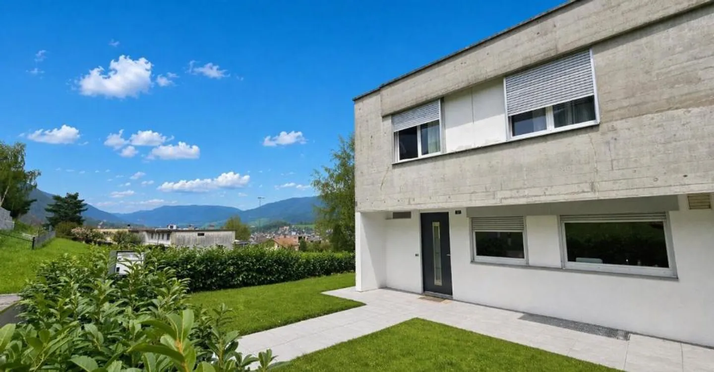 Charming Townhouse with Garden - Photo 2 of 12