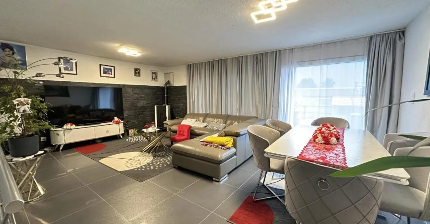 Charming Townhouse with Garden - Photo 3 of 12