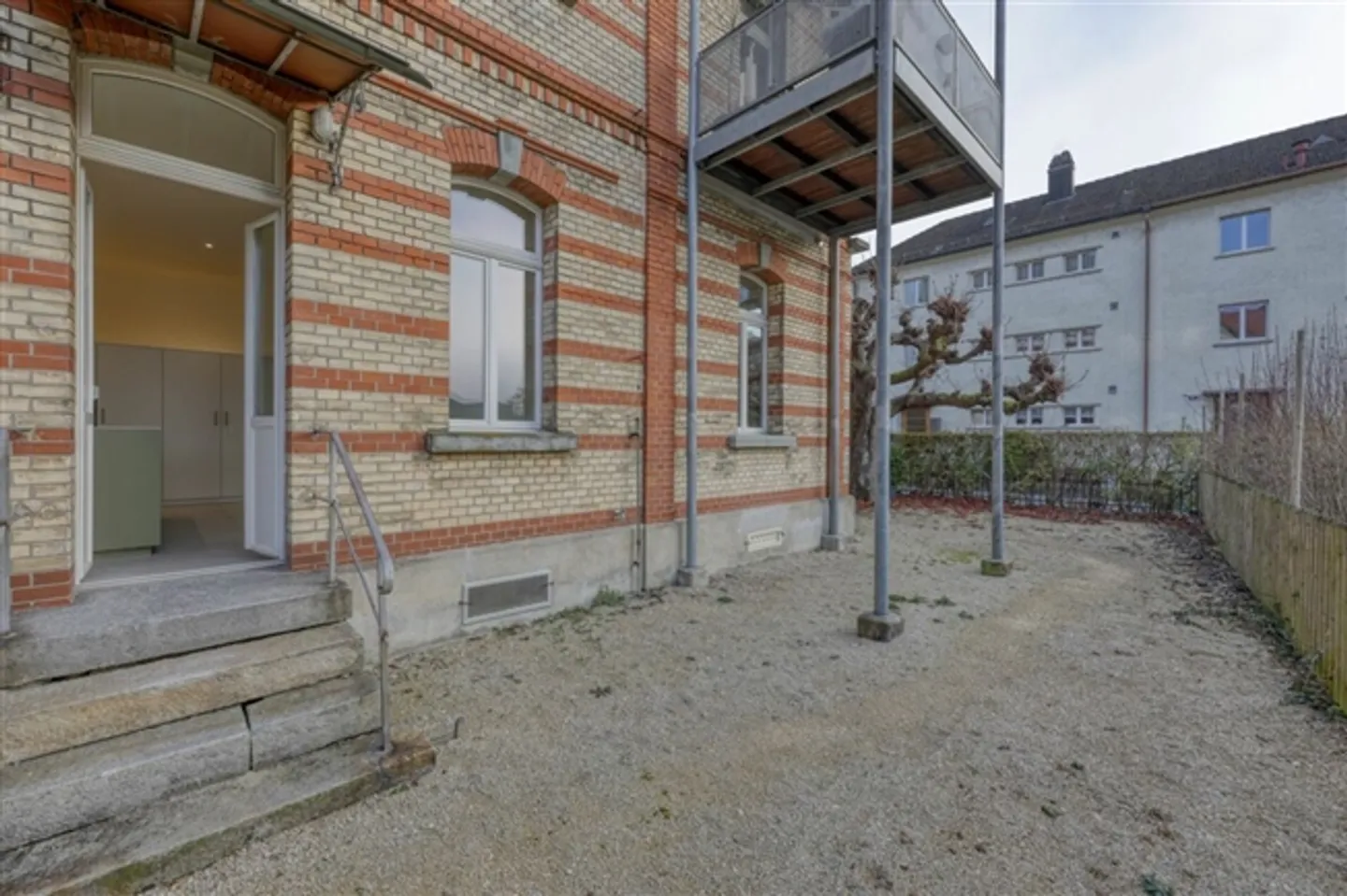 Exclusive 3.5-room garden apartment - Historical charm meets modern living luxury - Photo 8 of 10