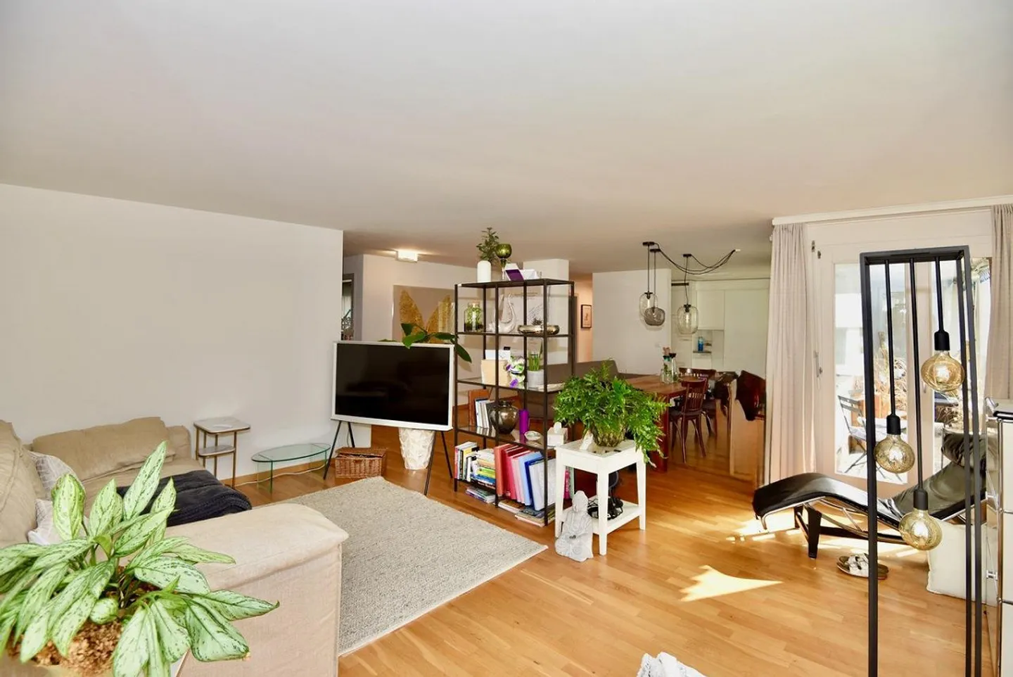 Moderne, zentral gelegene Wohnung nähe See - Photo 1 of 11