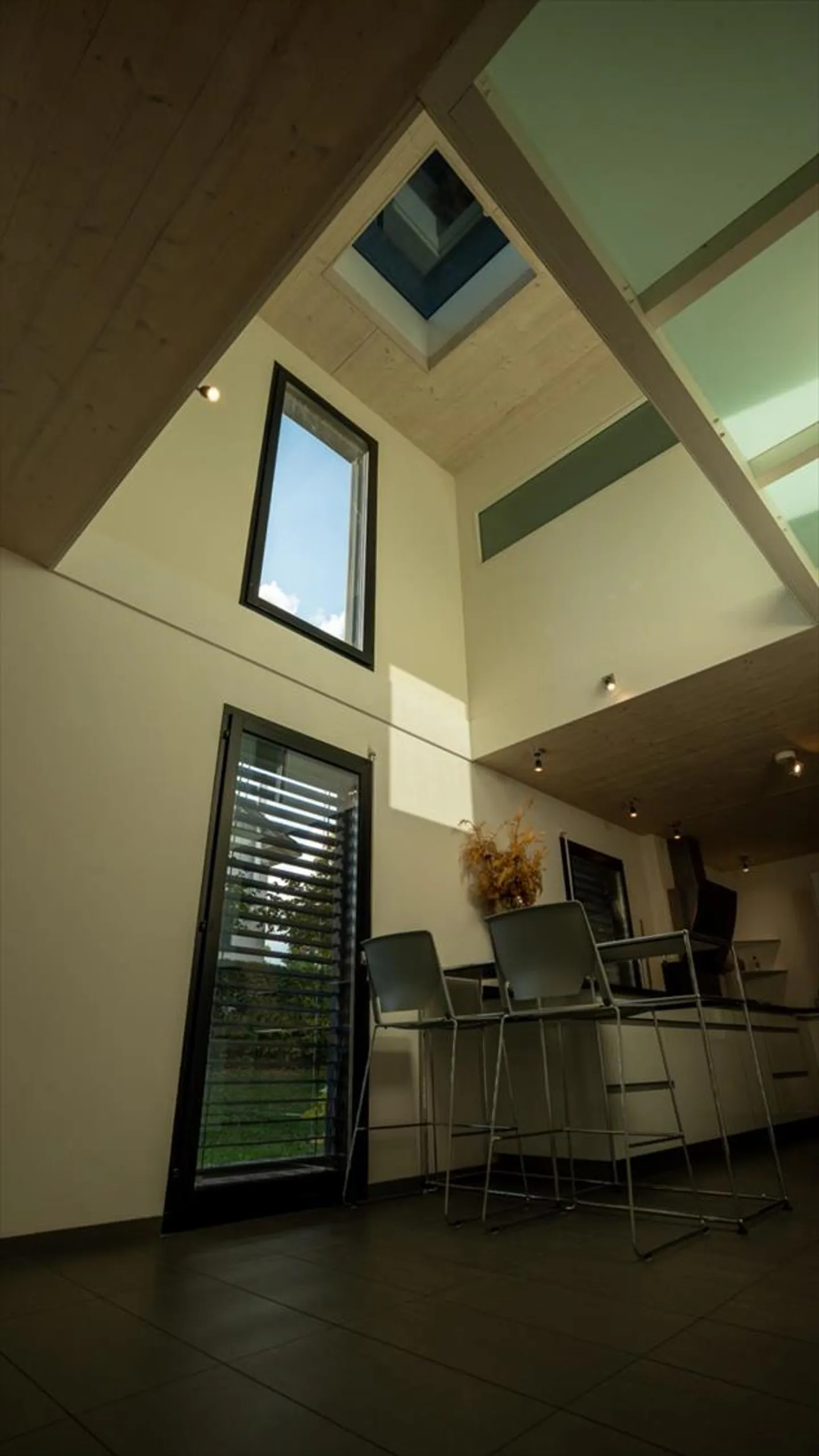 Magnifique Maison moderne de 8 pièces. - Photo 9 sur 13