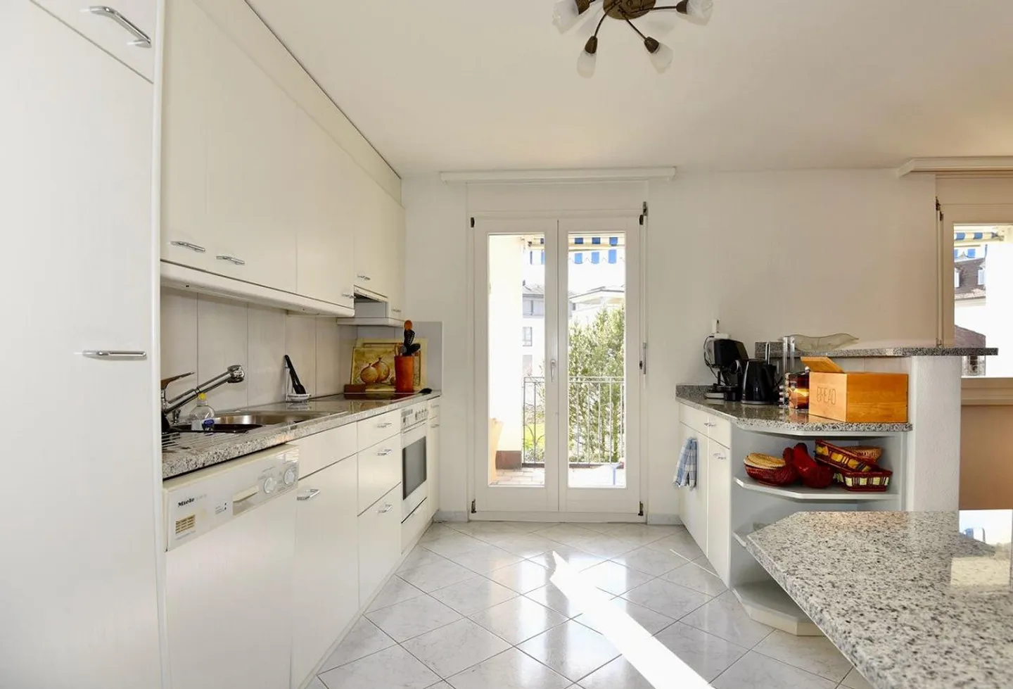 Moderne, zentral gelegene Wohnung nähe See - Photo 3 of 11
