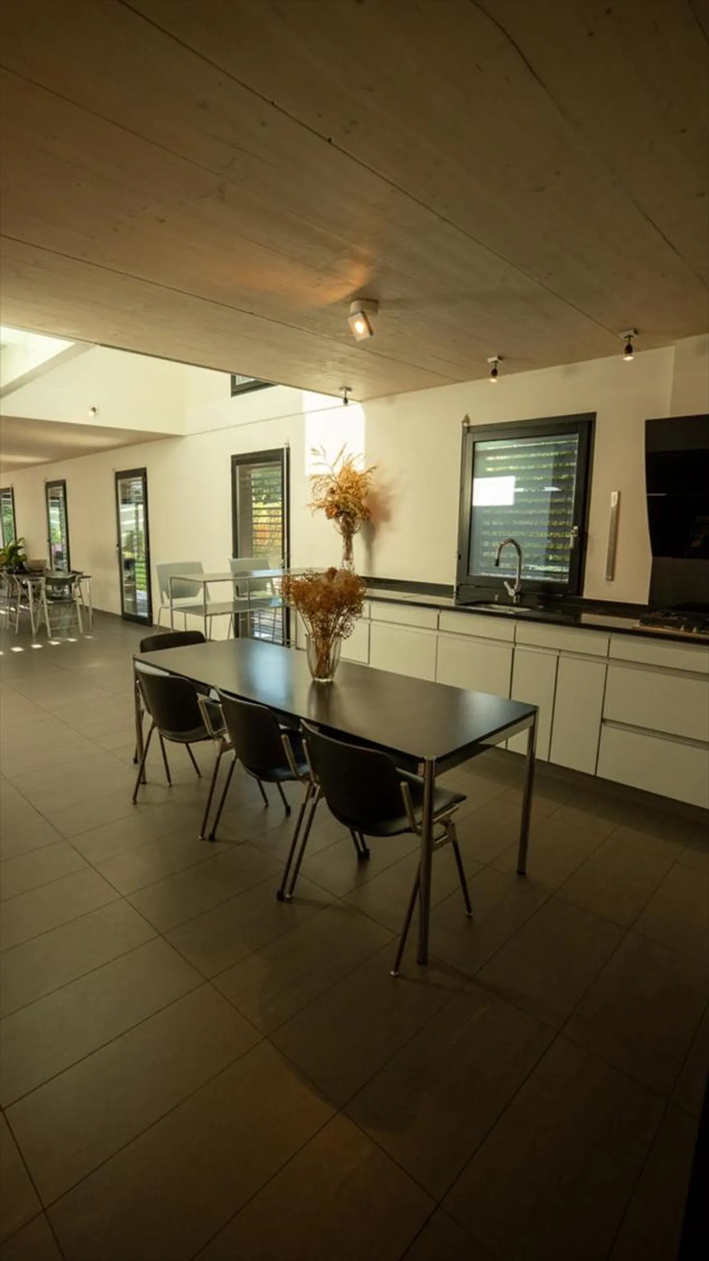 Magnifique Maison moderne de 8 pièces. - Photo 10 sur 13