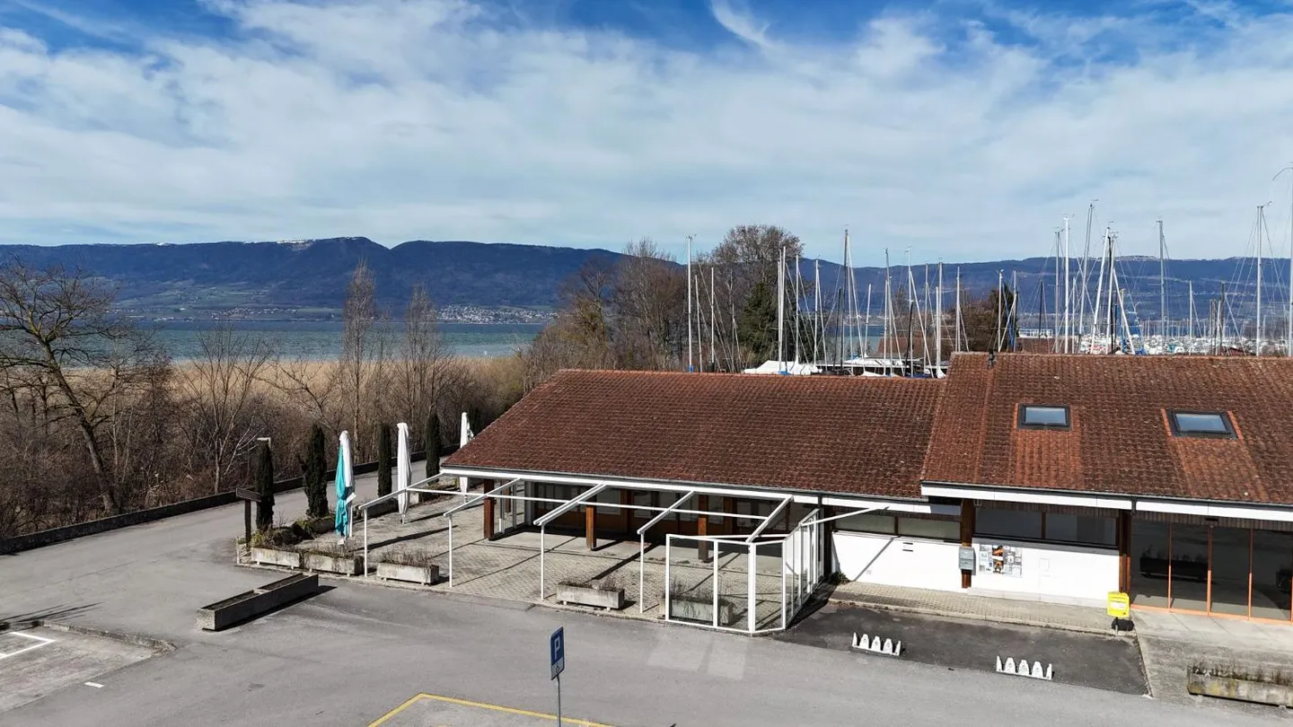Bâtiment avec restaurant, épicerie et chambres près du lac - Photo 13 sur 13