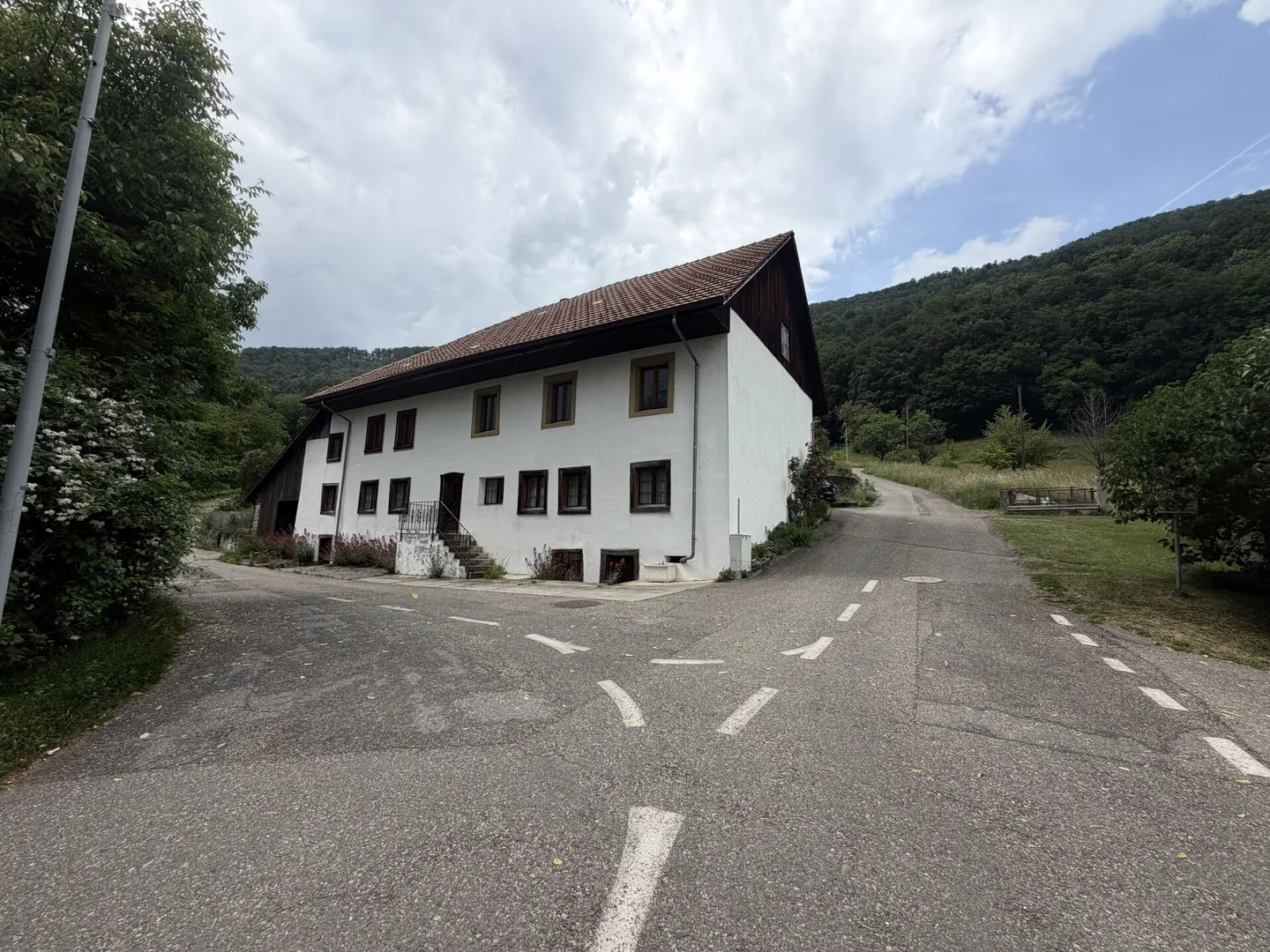 Seltene Gelegenheit: Wohnhaus mit Ökonomieteil und Baulandreserve auf 1'752 m² in Lostorf - Foto 1 di 15