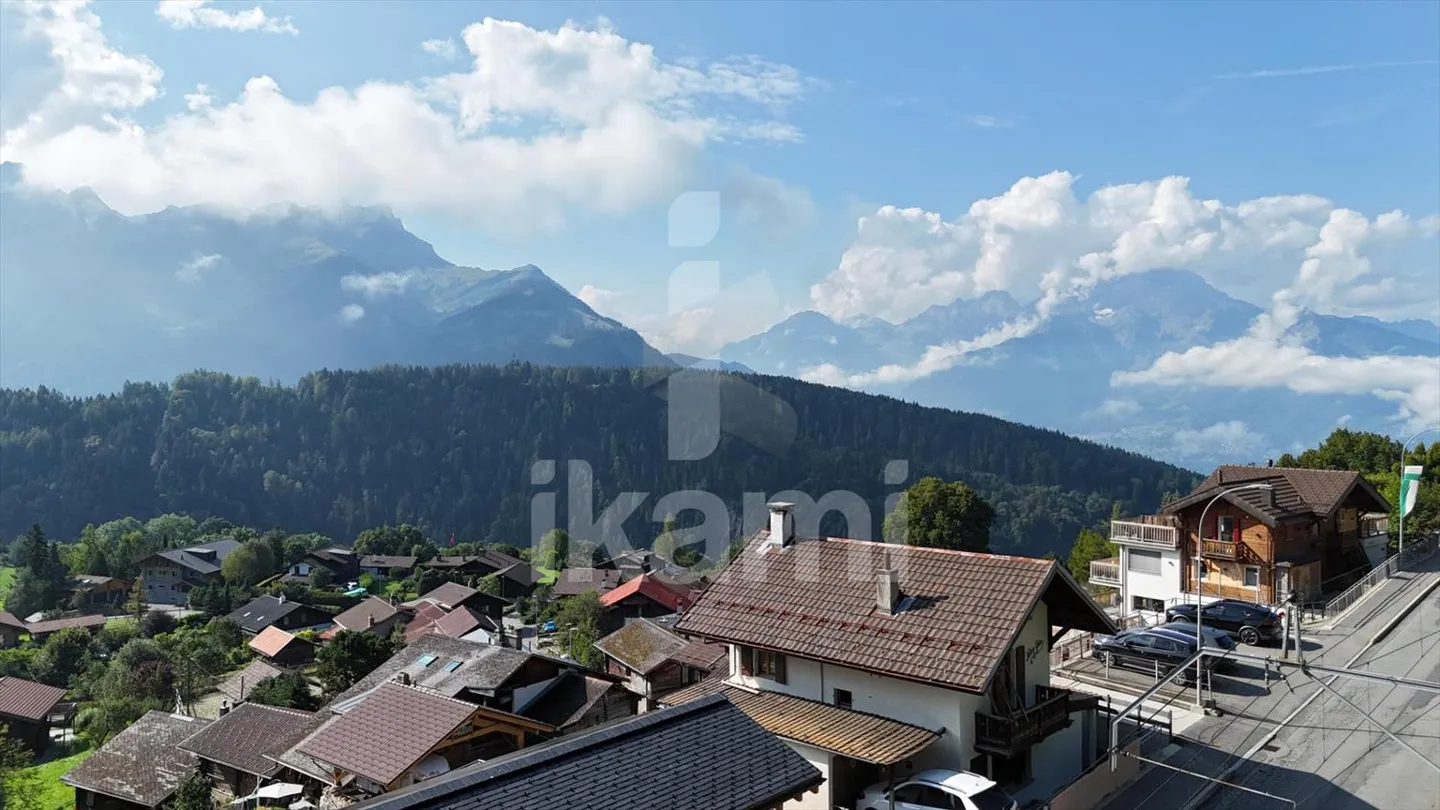 Esclusiva: Chalet svizzero da ristrutturare con vista mozzafiato sulle Alpi - Foto 4 di 11
