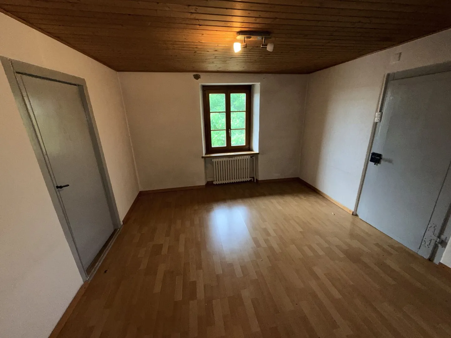 Seltene Gelegenheit: Wohnhaus mit Ökonomieteil und Baulandreserve auf 1'752 m² in Lostorf - Foto 2 di 15