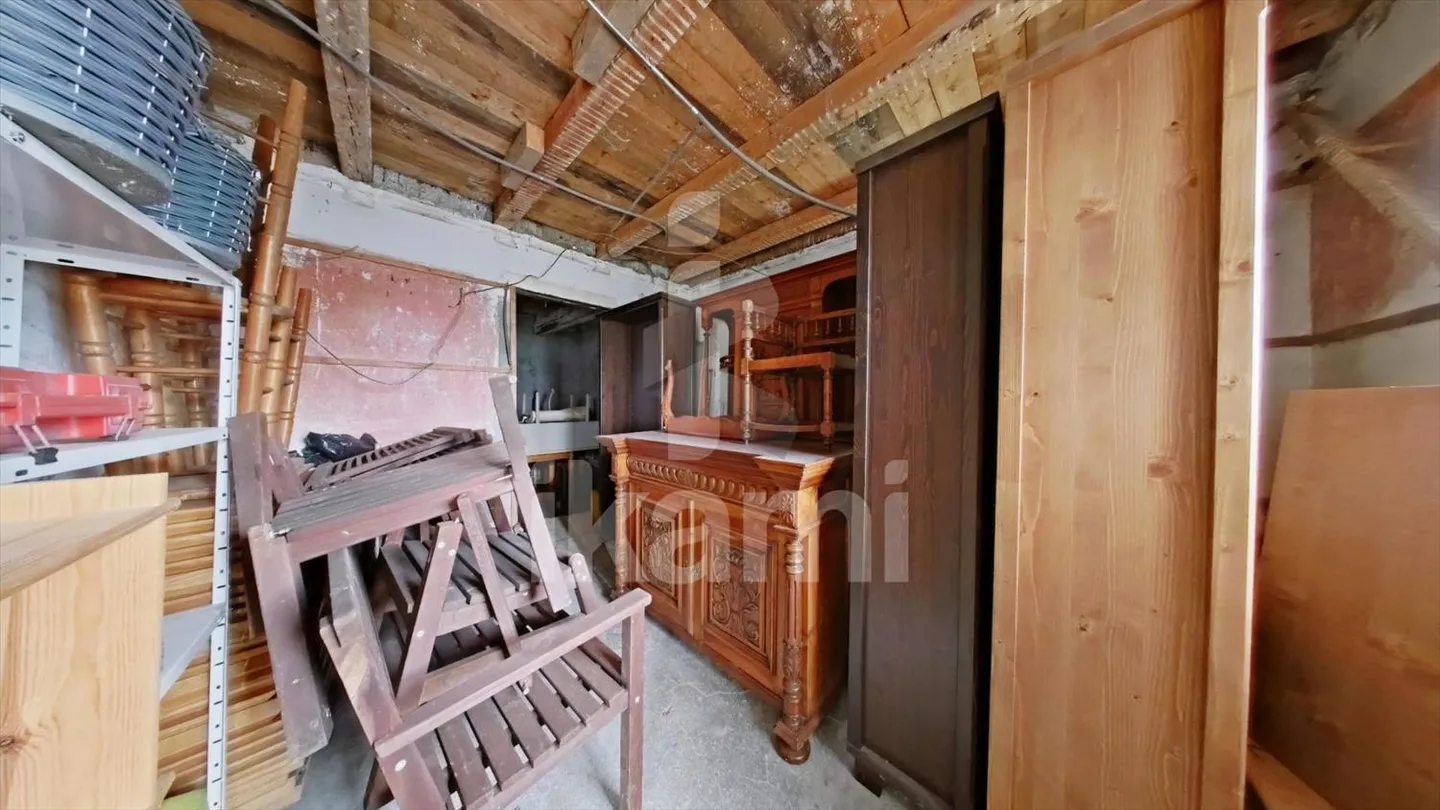 Esclusiva: Chalet svizzero da ristrutturare con vista mozzafiato sulle Alpi - Foto 6 di 11