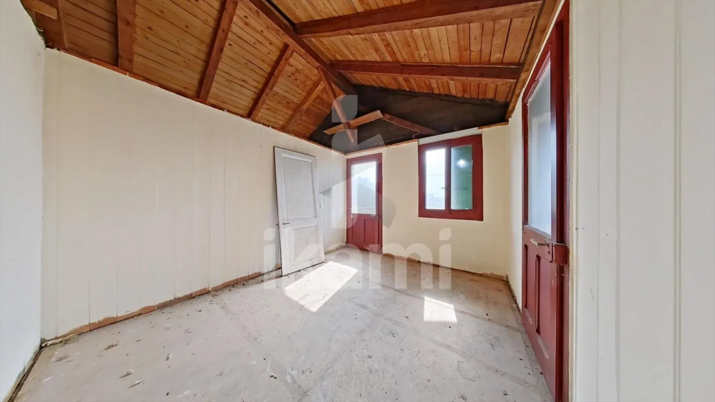 Esclusiva: Chalet svizzero da ristrutturare con vista mozzafiato sulle Alpi - Foto 7 di 11