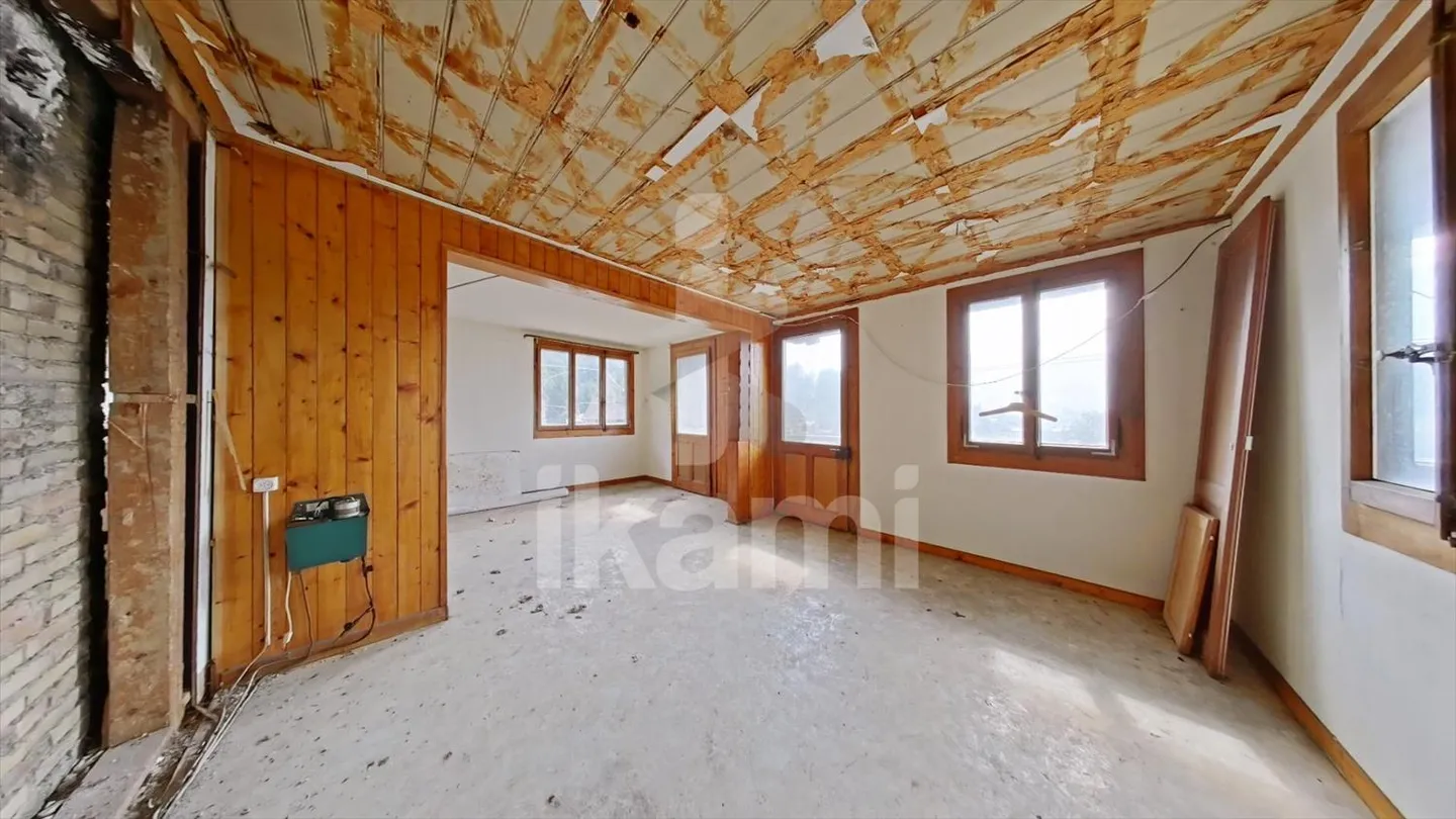 Esclusiva: Chalet svizzero da ristrutturare con vista mozzafiato sulle Alpi - Foto 8 di 11