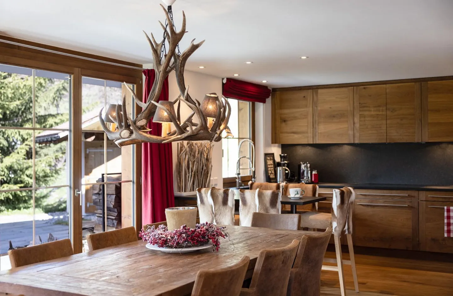 Living with Style: Alpine Retreat with Impressive Views - Photo 1 of 11