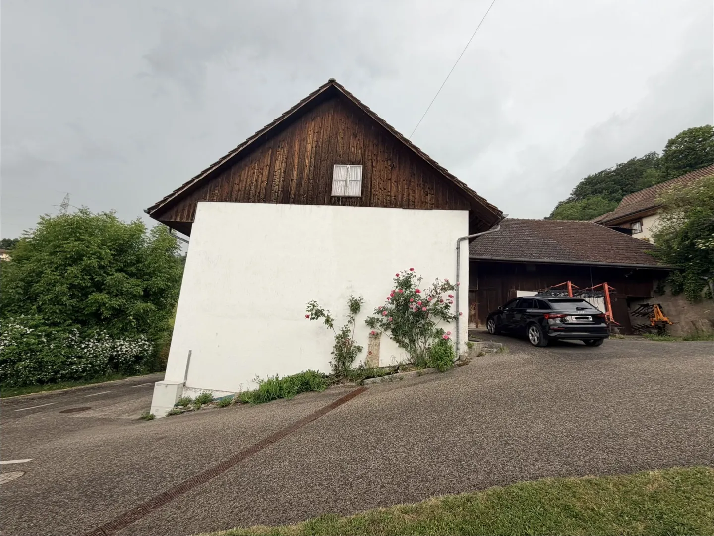 Seltene Gelegenheit: Wohnhaus mit Ökonomieteil und Baulandreserve auf 1'752 m² in Lostorf - Foto 3 di 15