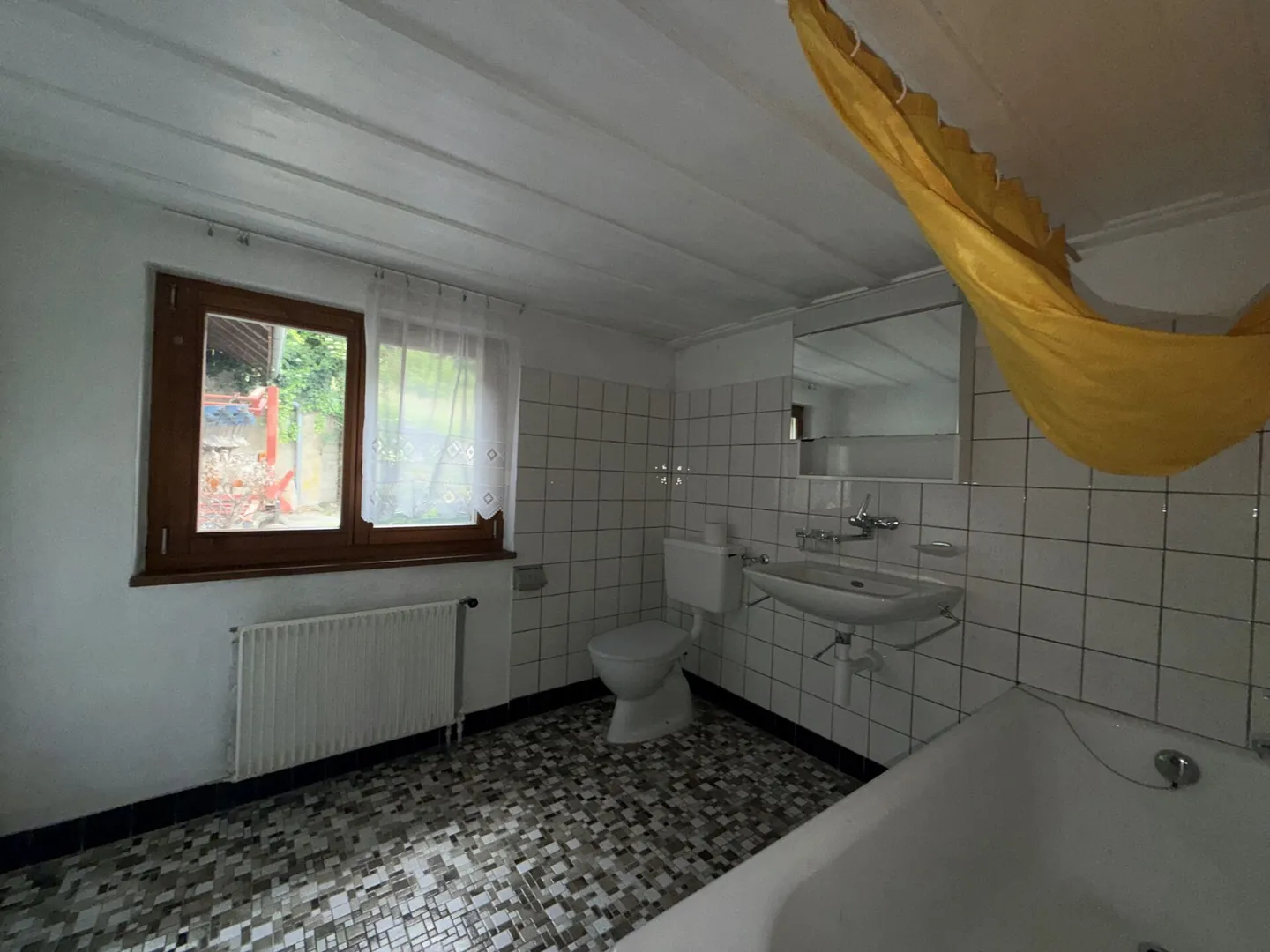Seltene Gelegenheit: Wohnhaus mit Ökonomieteil und Baulandreserve auf 1'752 m² in Lostorf - Foto 6 di 15